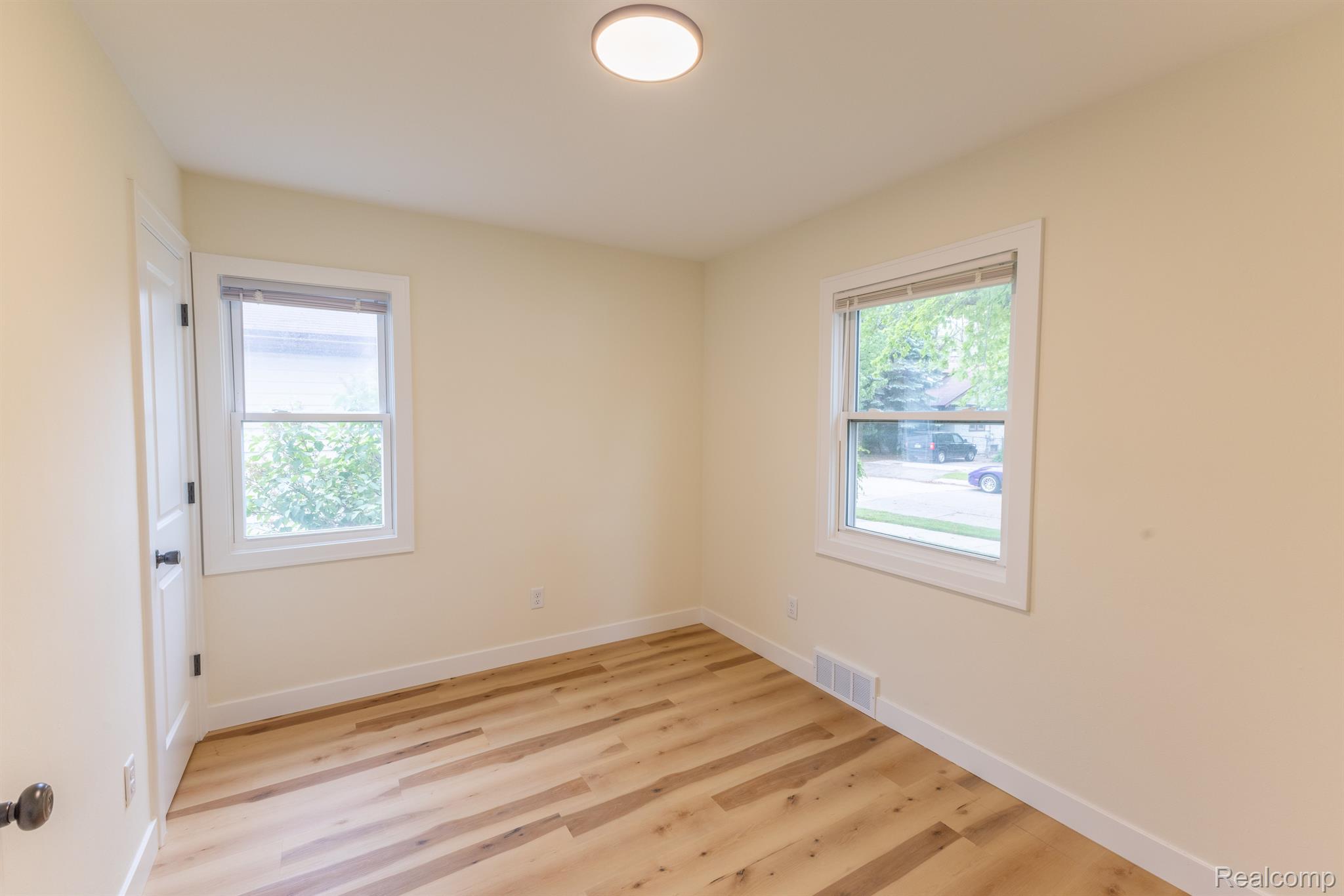 27396 BEECHURST Street