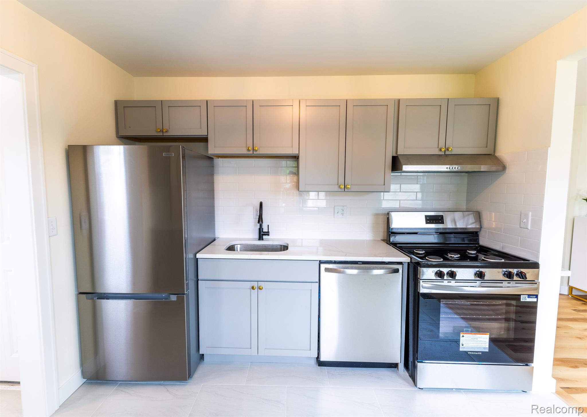 27396 BEECHURST Street