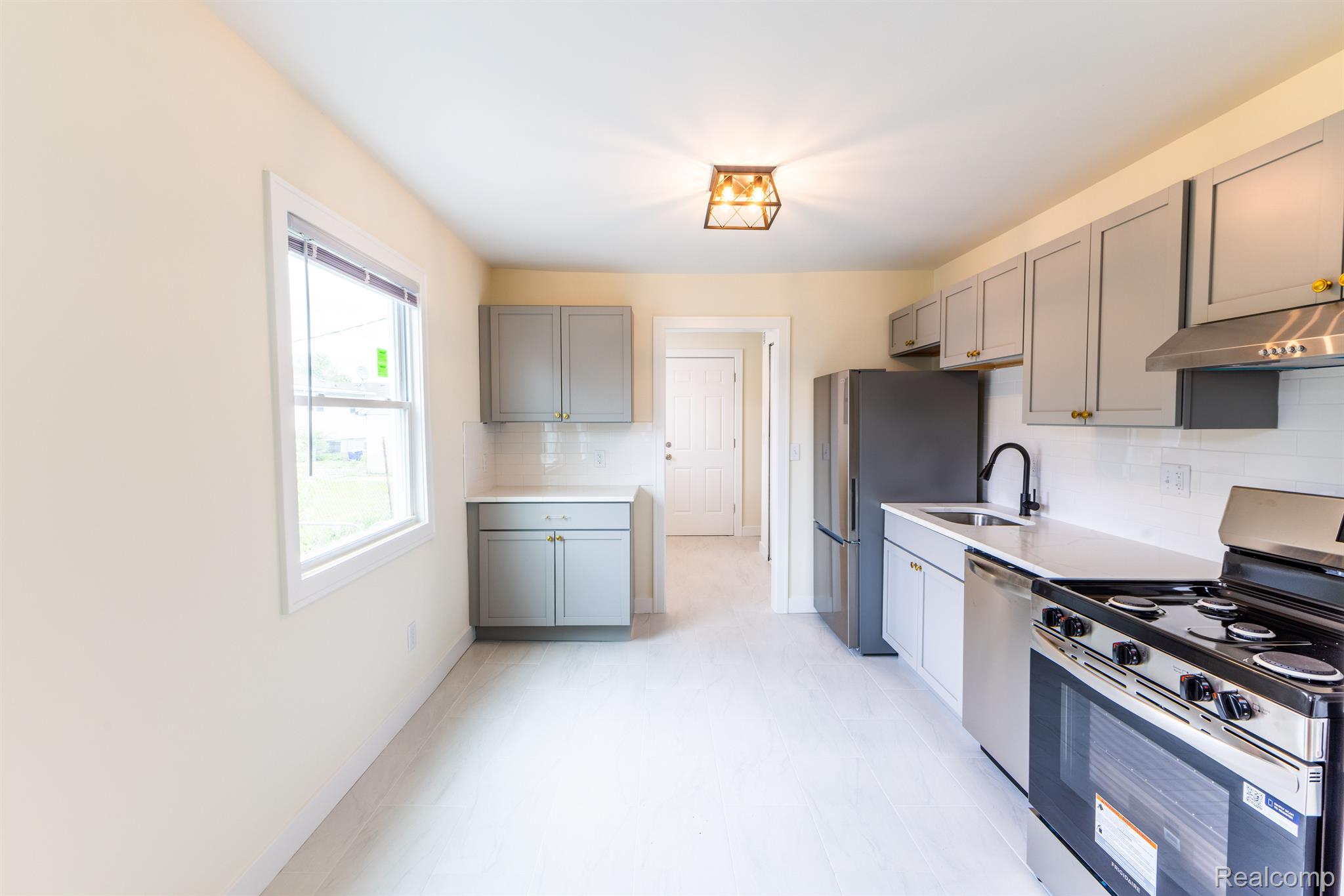 27396 BEECHURST Street