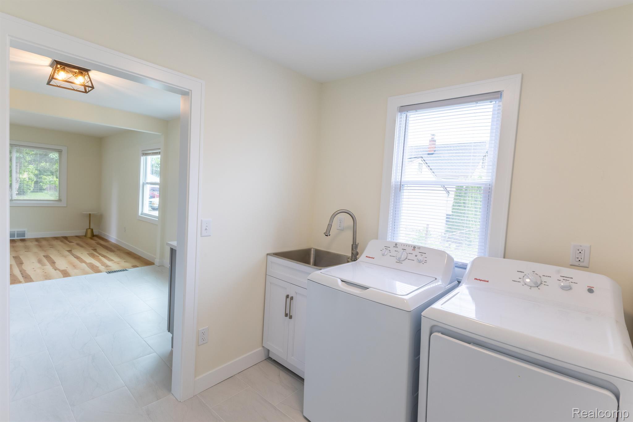 27396 BEECHURST Street