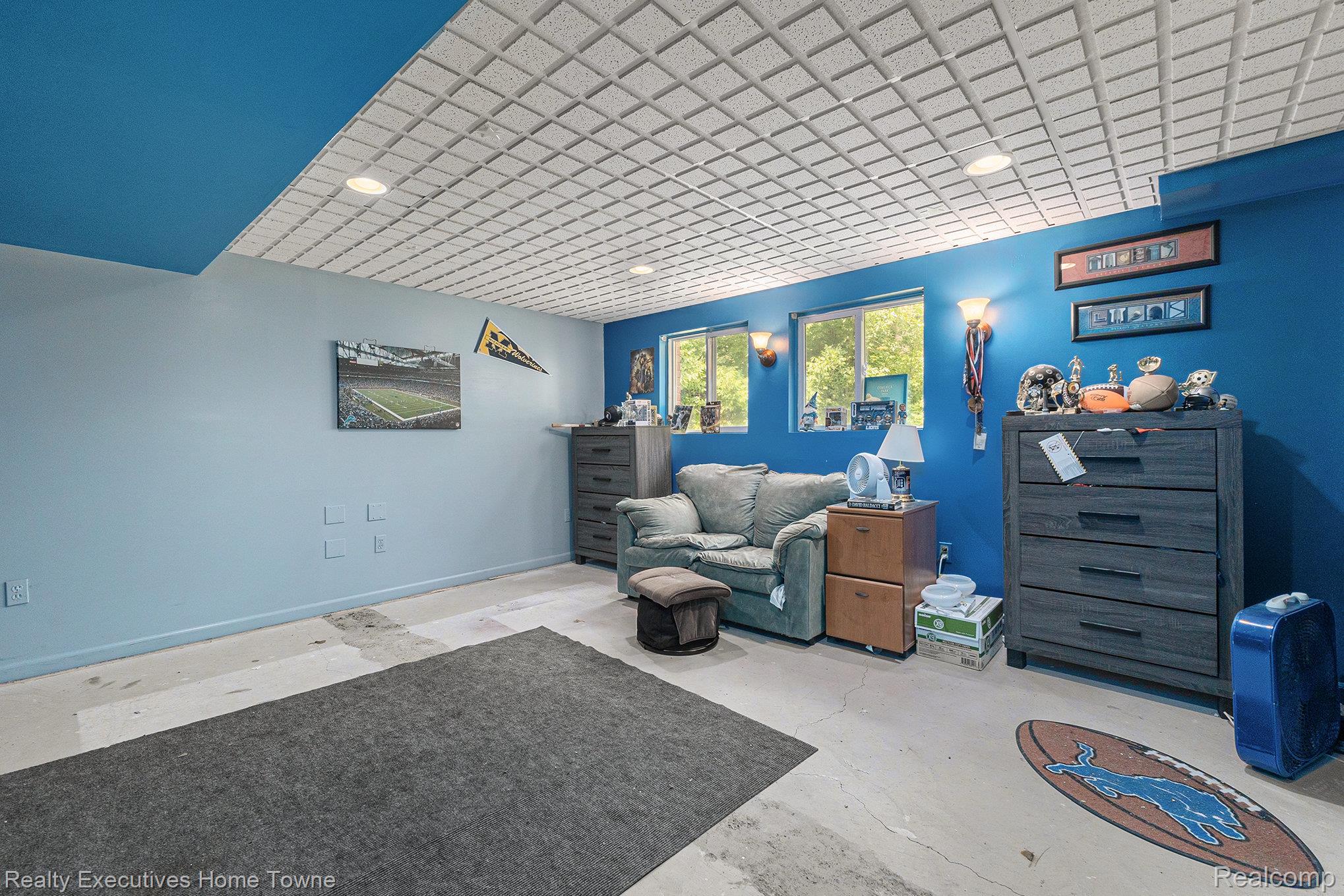 5187 Mesa Drive