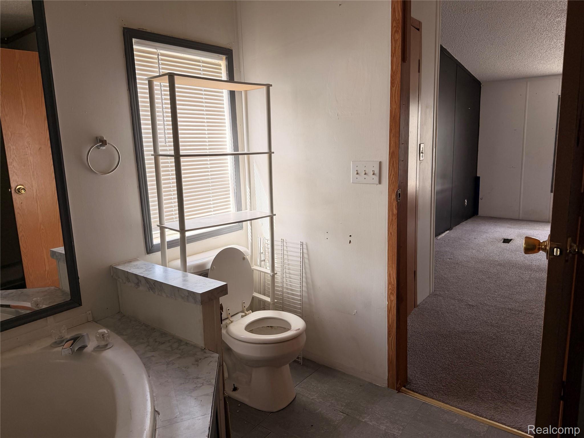 7065 El paso Boulevard