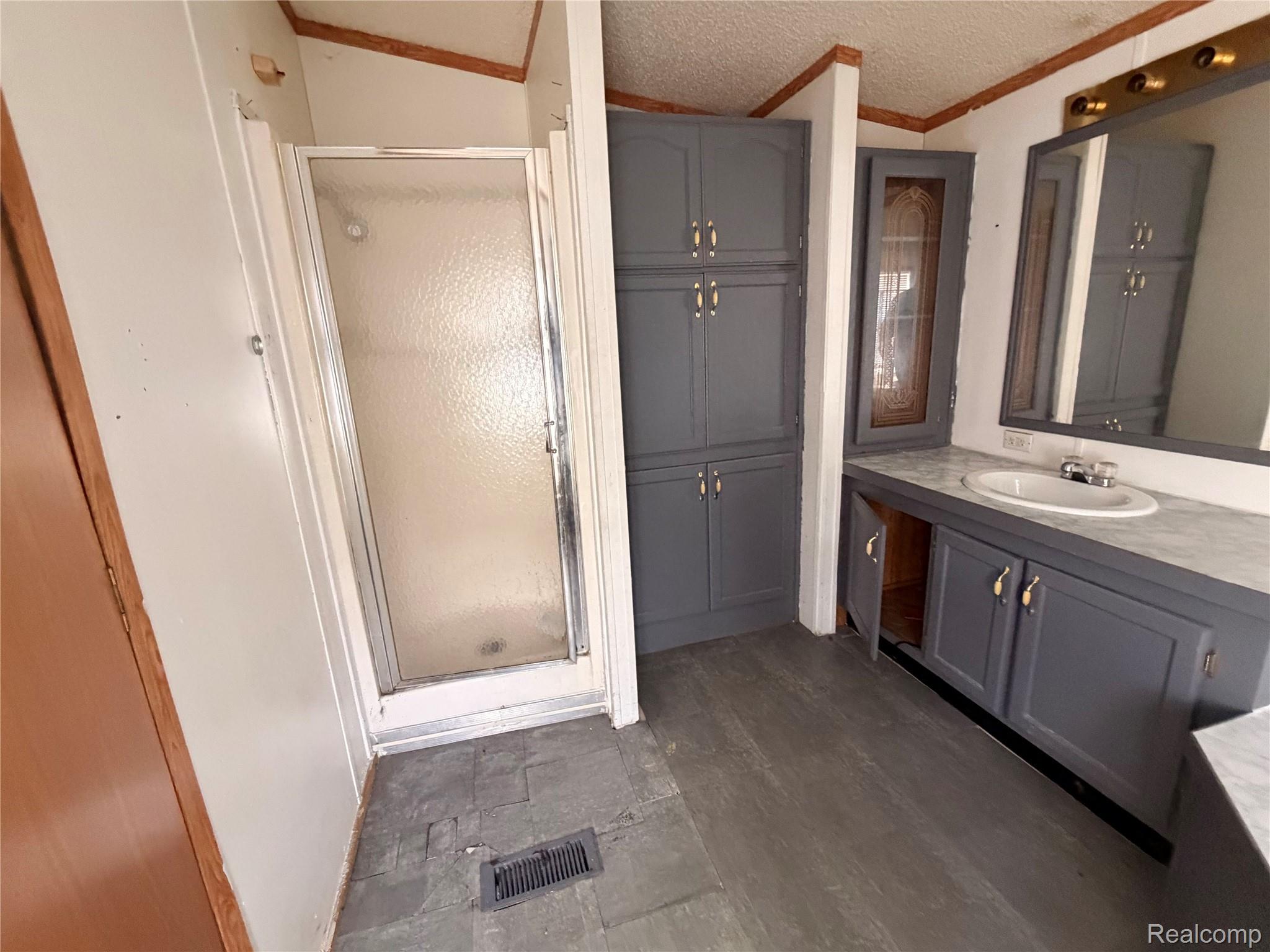 7065 El paso Boulevard