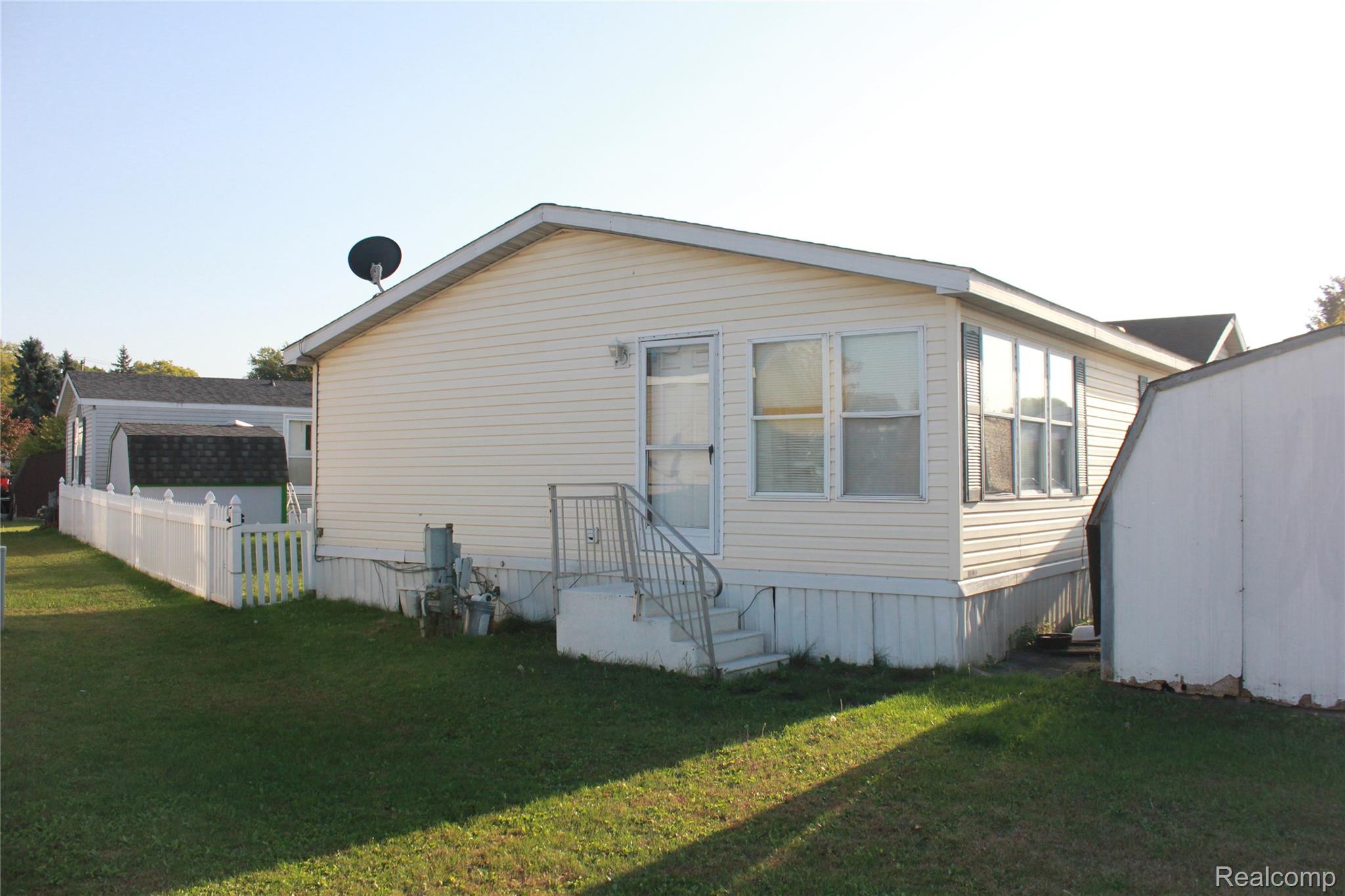 7065 El paso Boulevard