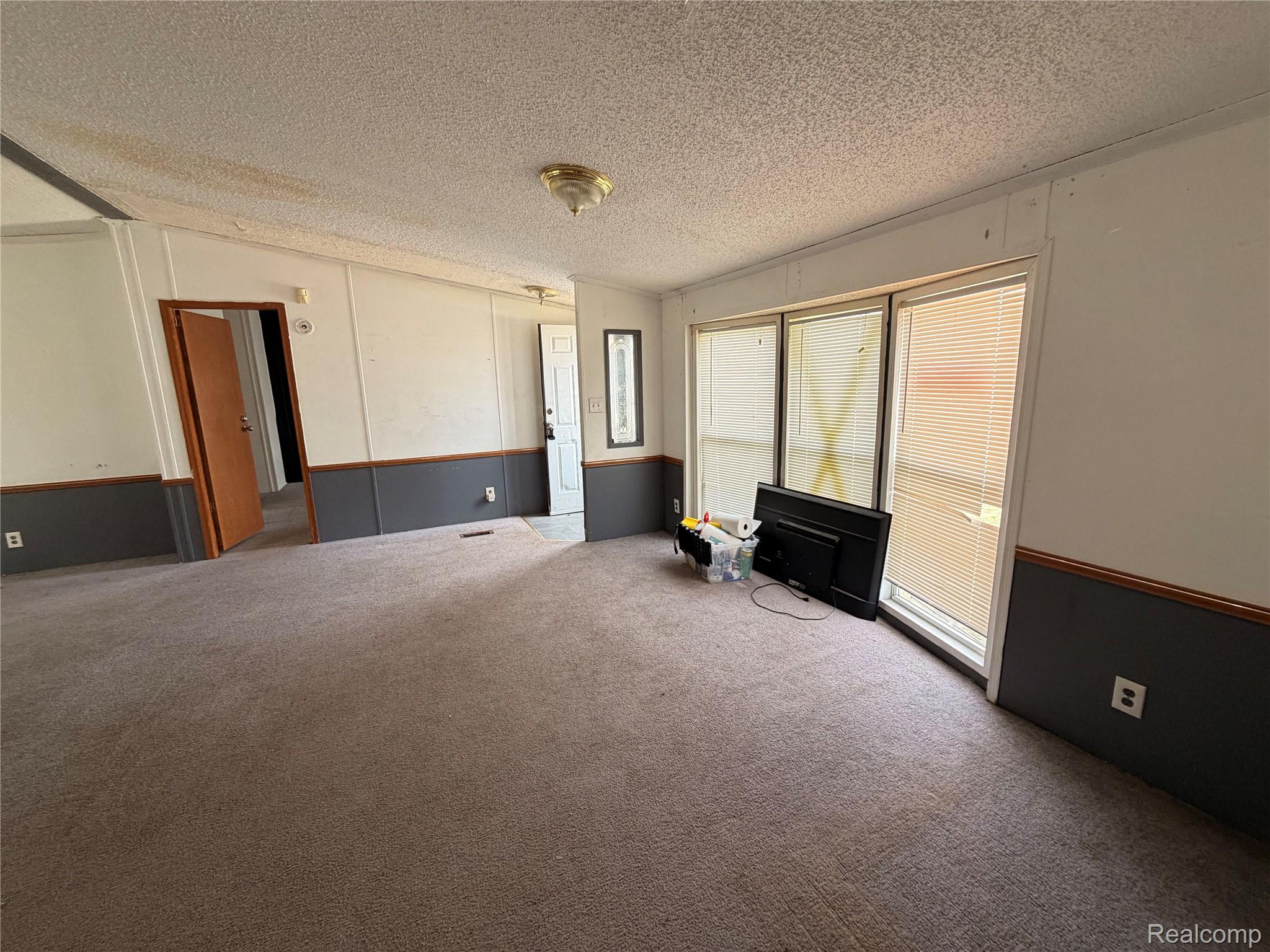 7065 El paso Boulevard