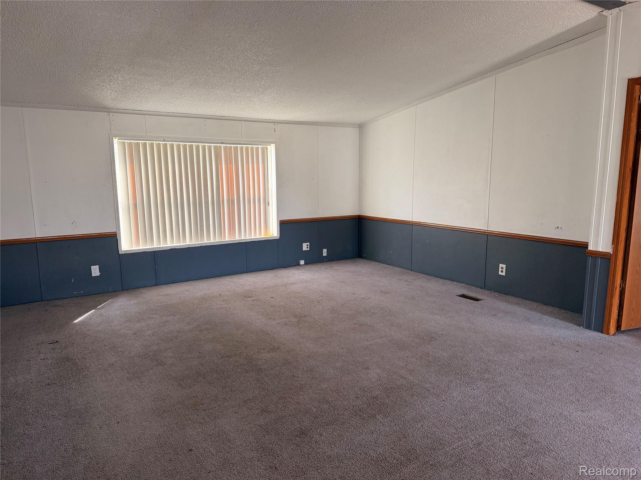 7065 El paso Boulevard