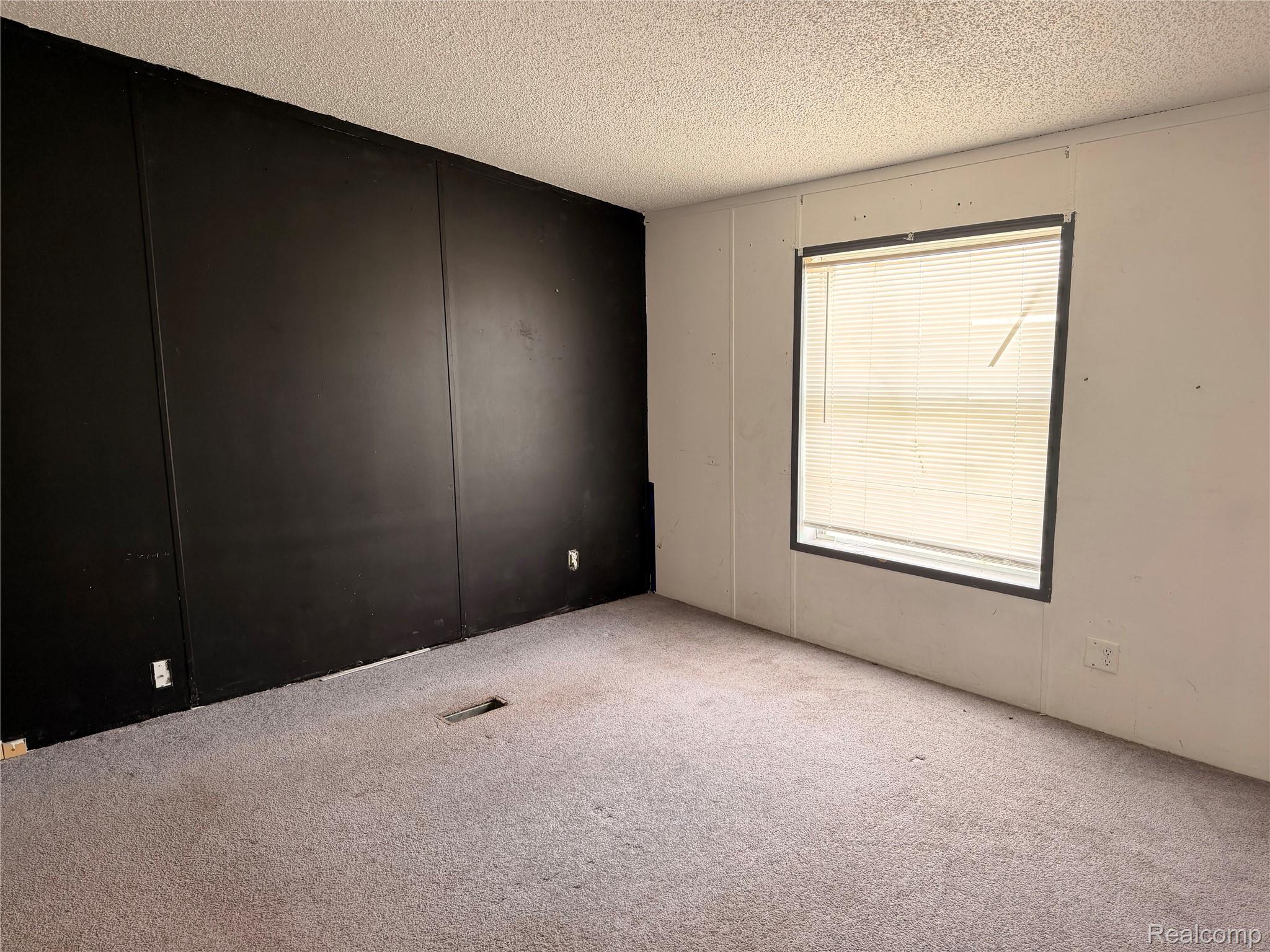 7065 El paso Boulevard