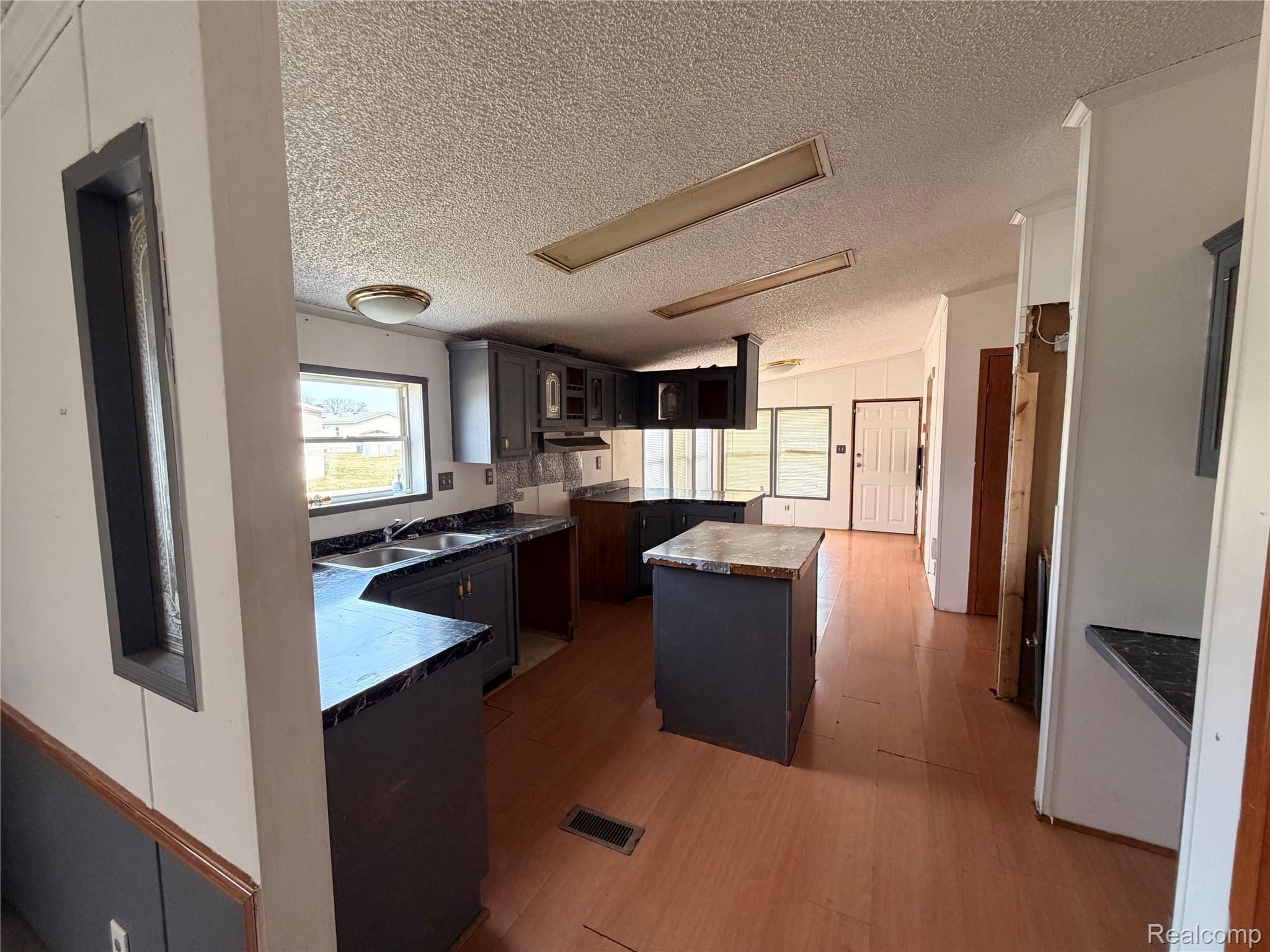 7065 El paso Boulevard