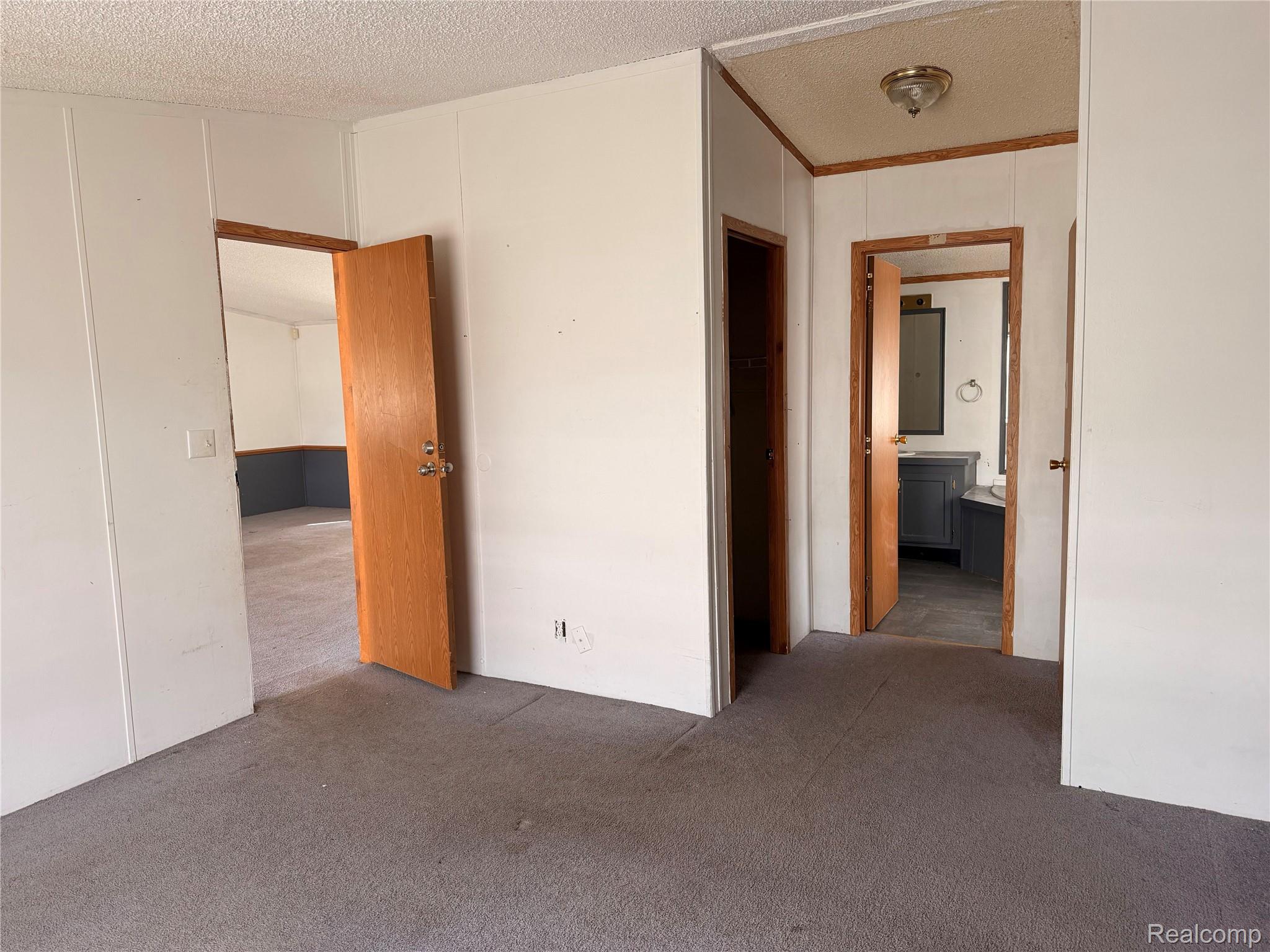 7065 El paso Boulevard