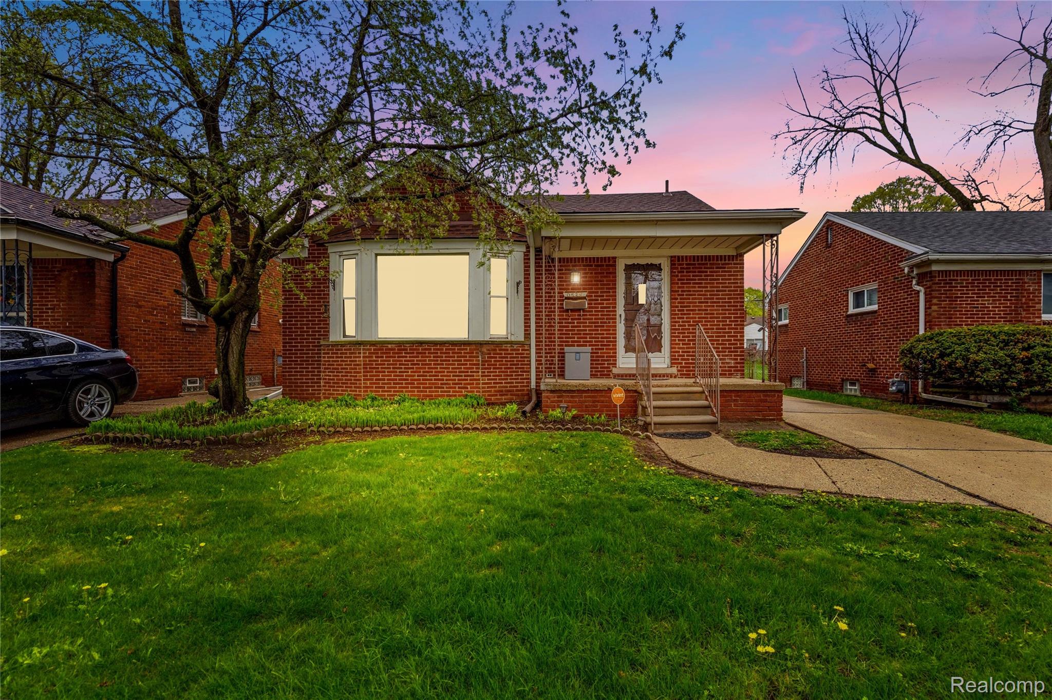 9538 Hazelton