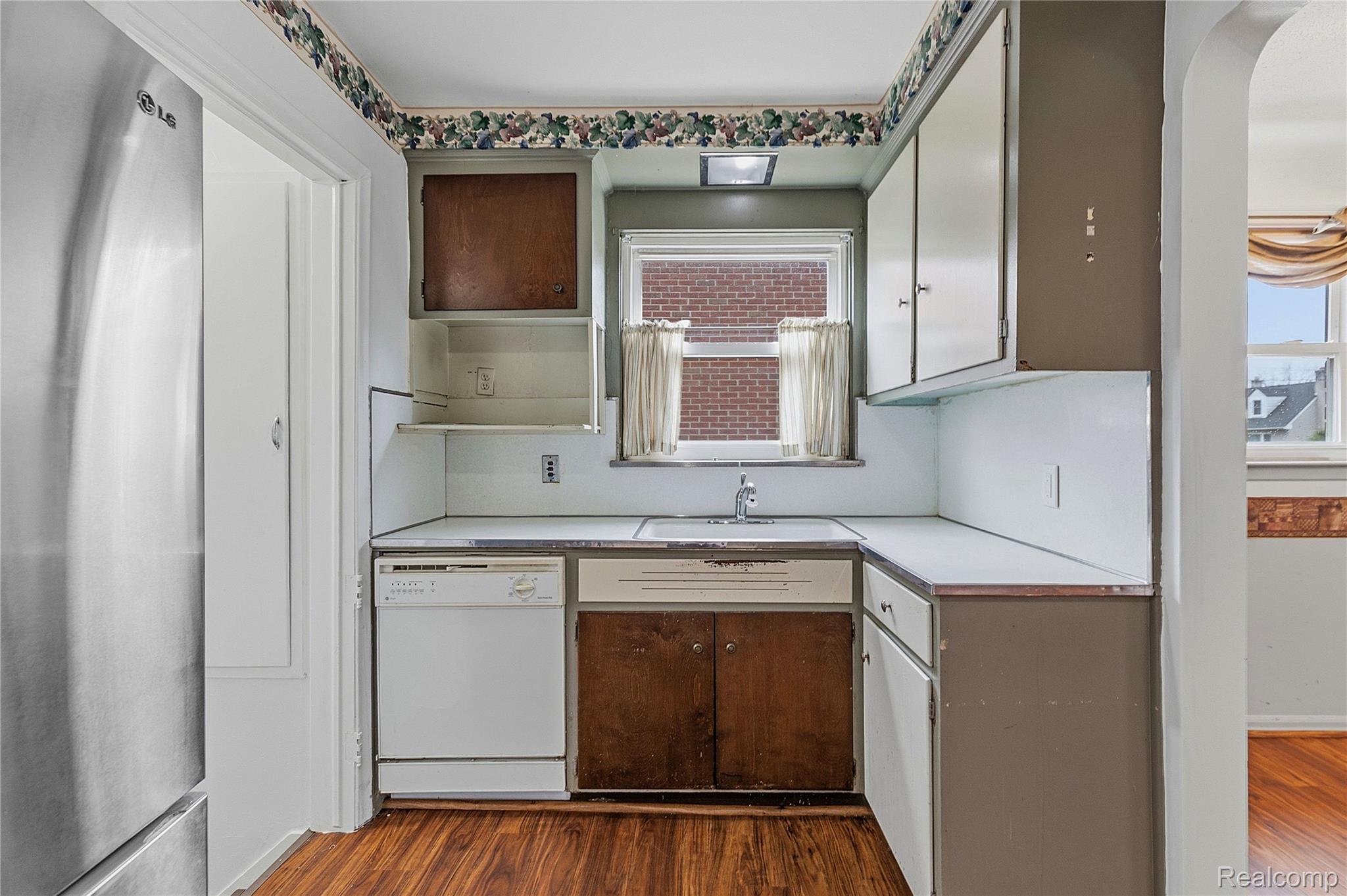 9538 Hazelton