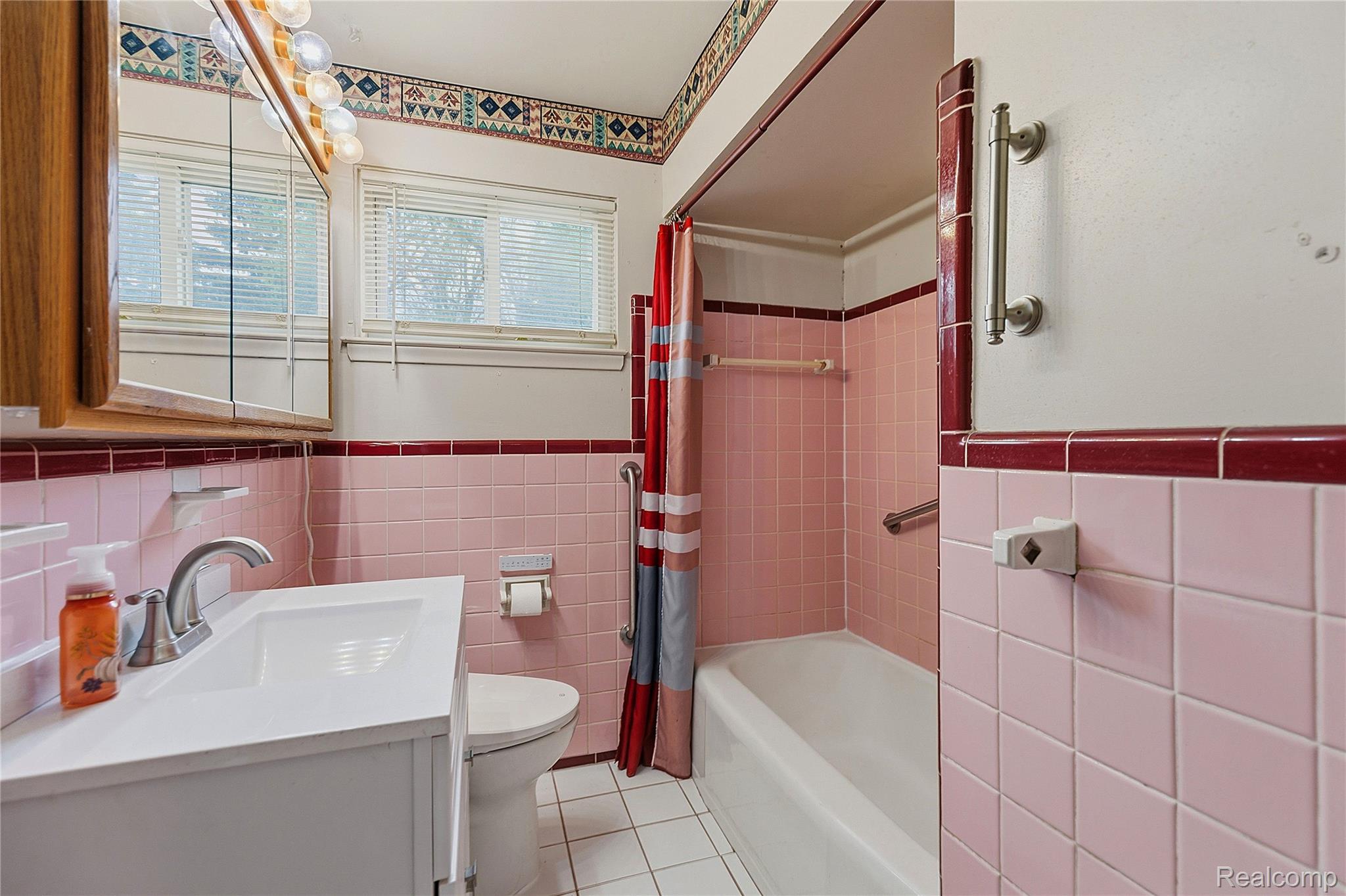 9538 Hazelton