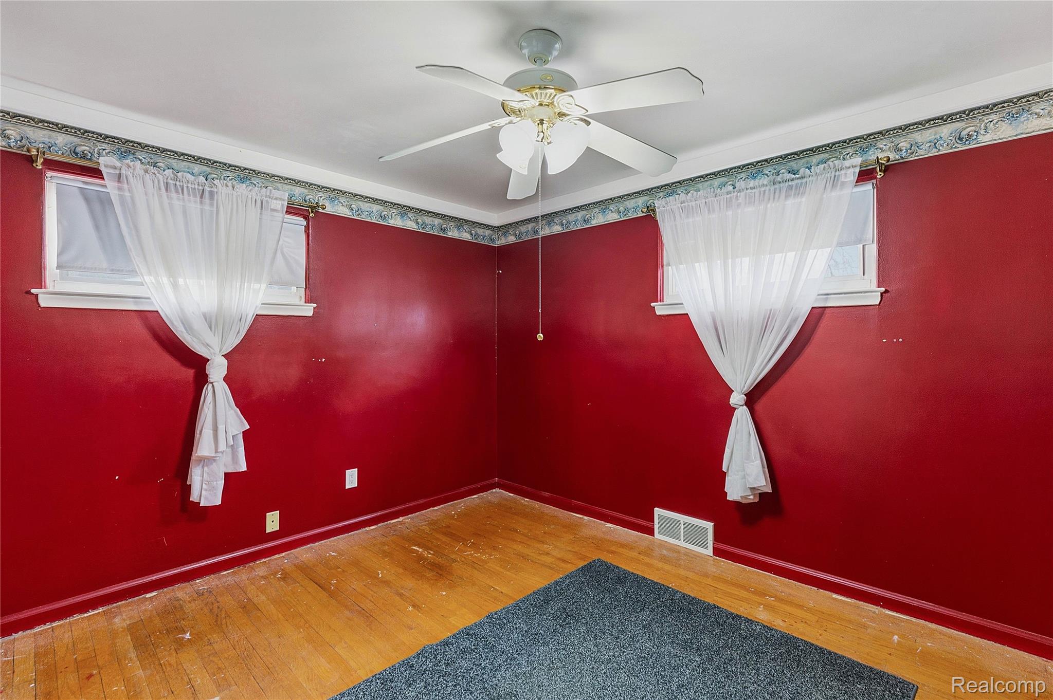 9538 Hazelton