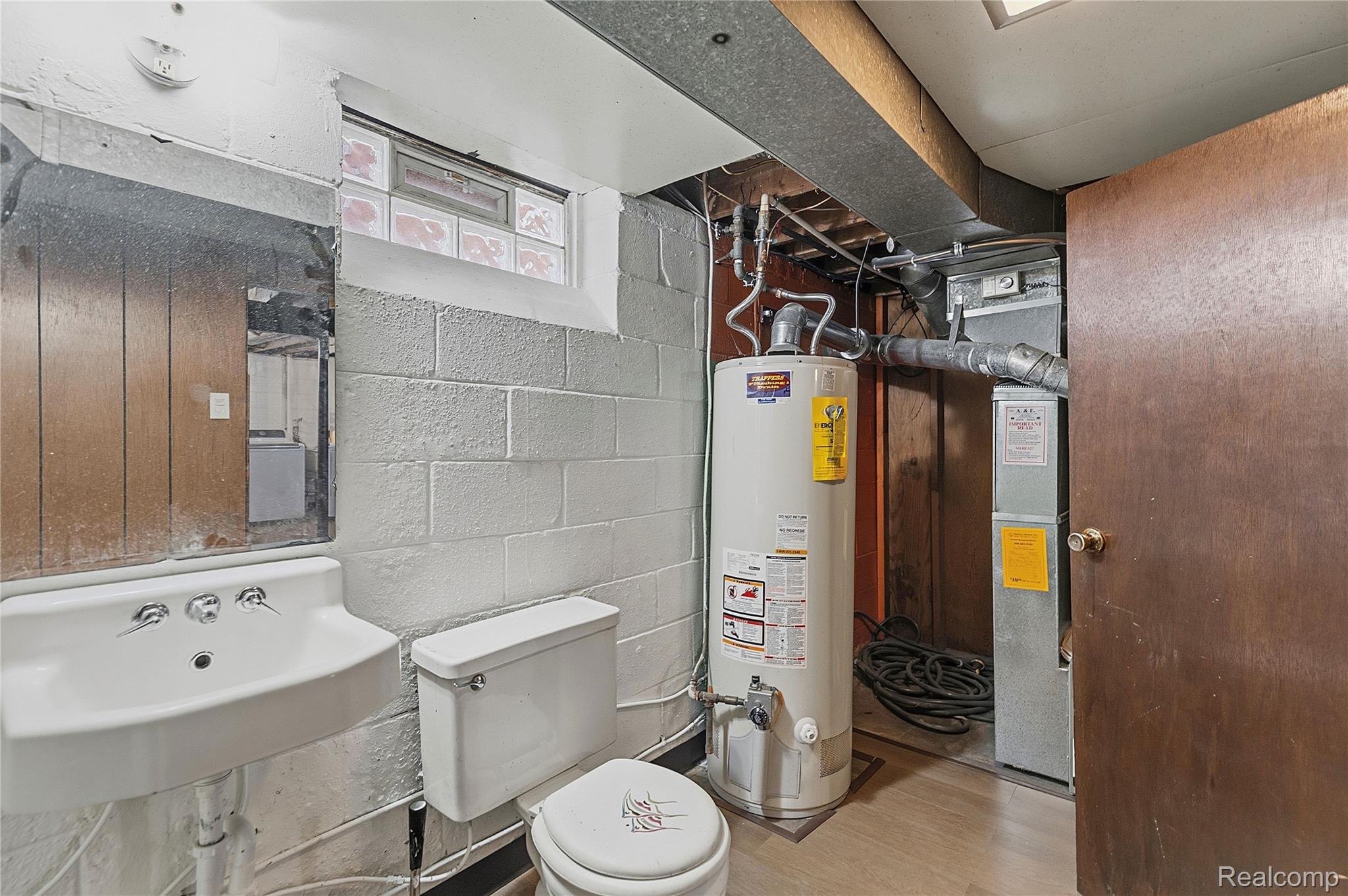 9538 Hazelton