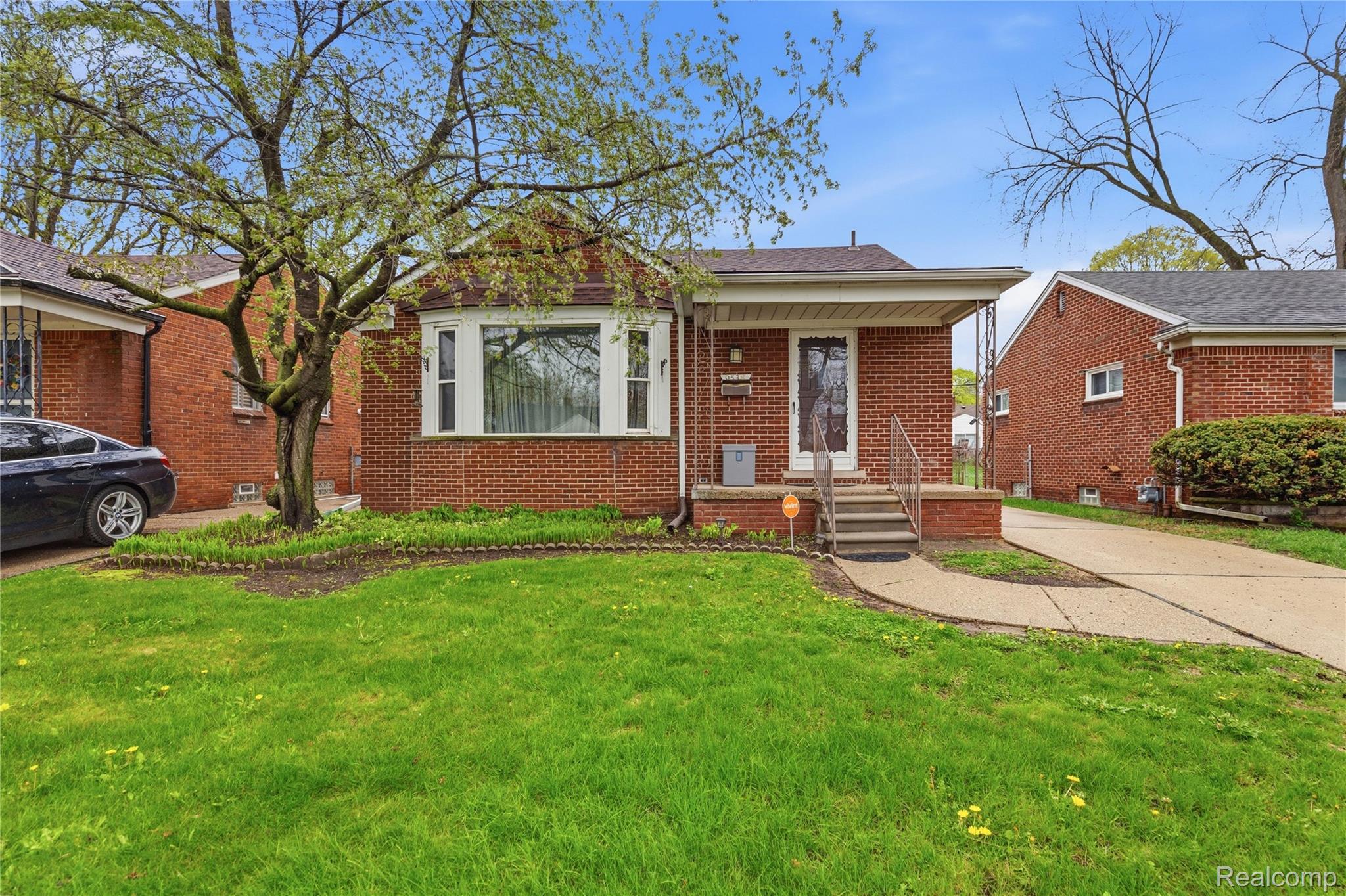 9538 Hazelton