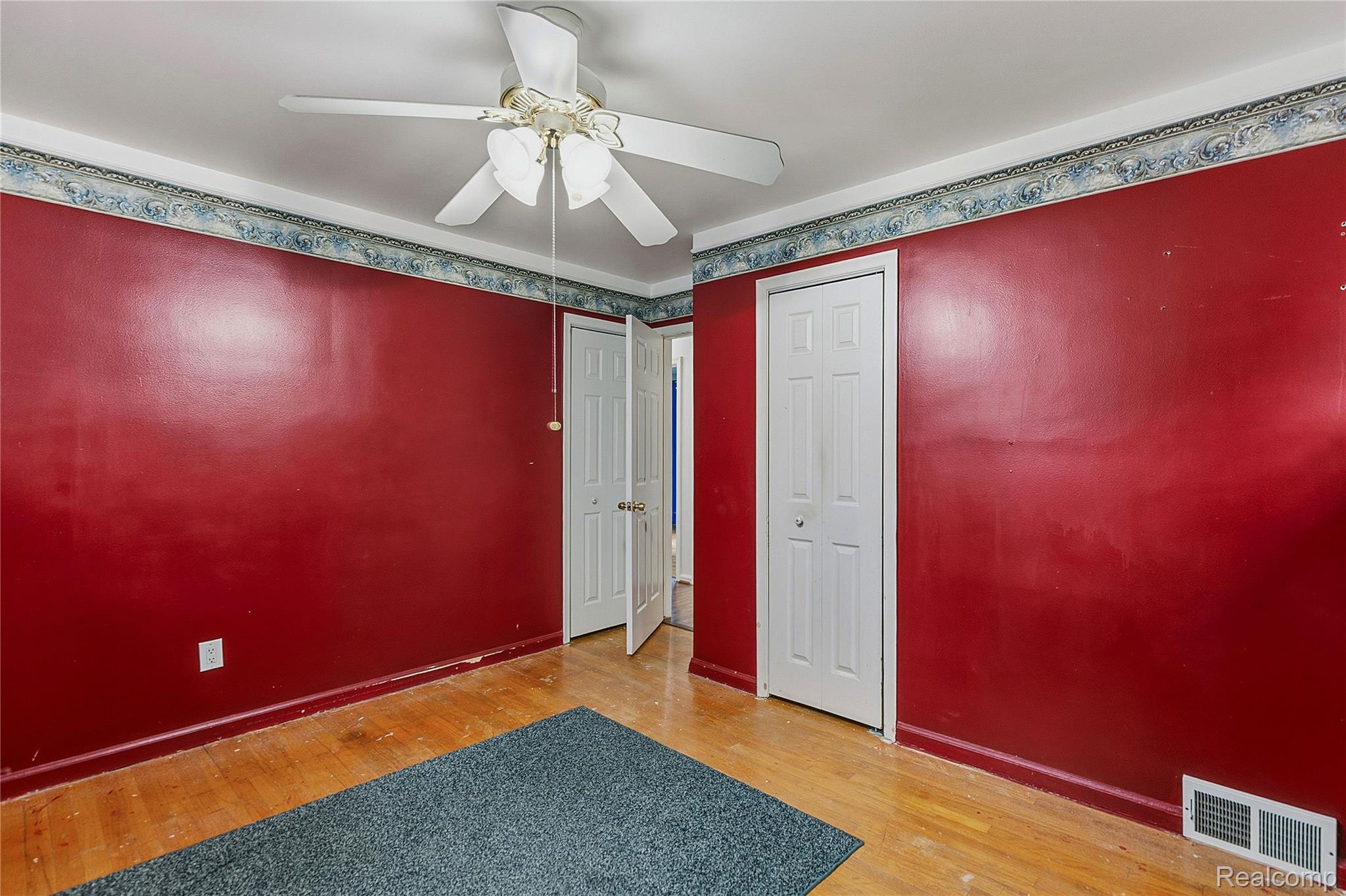 9538 Hazelton