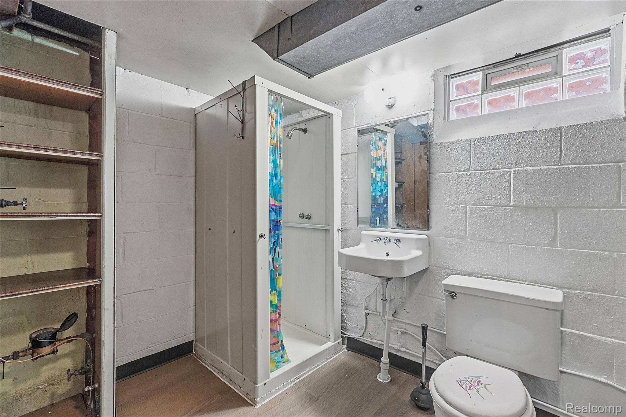 9538 Hazelton