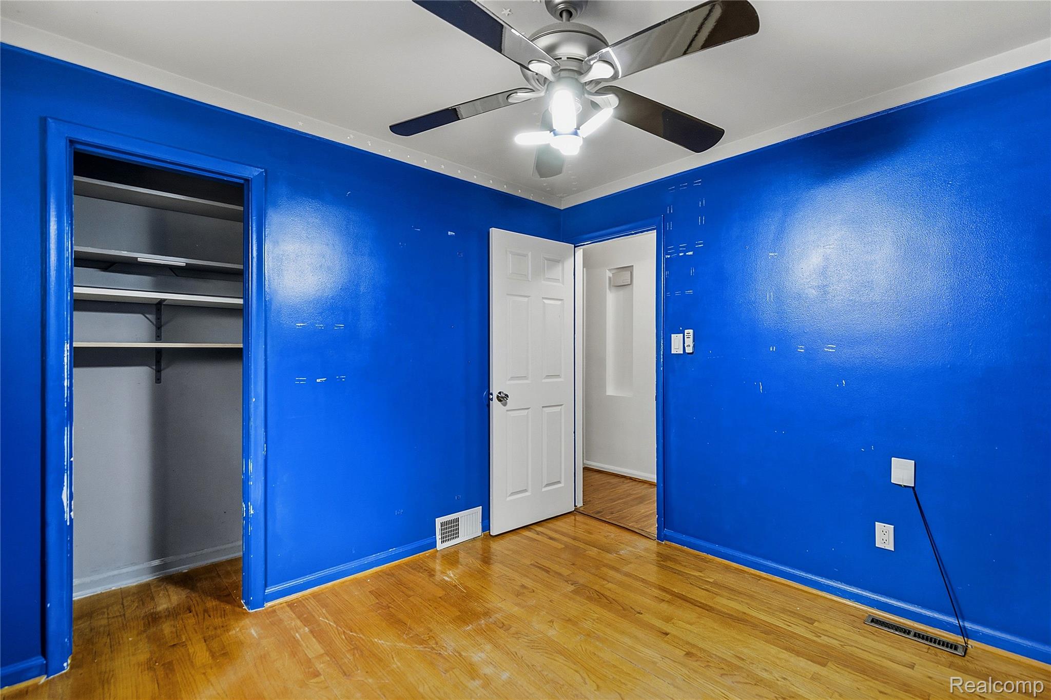 9538 Hazelton