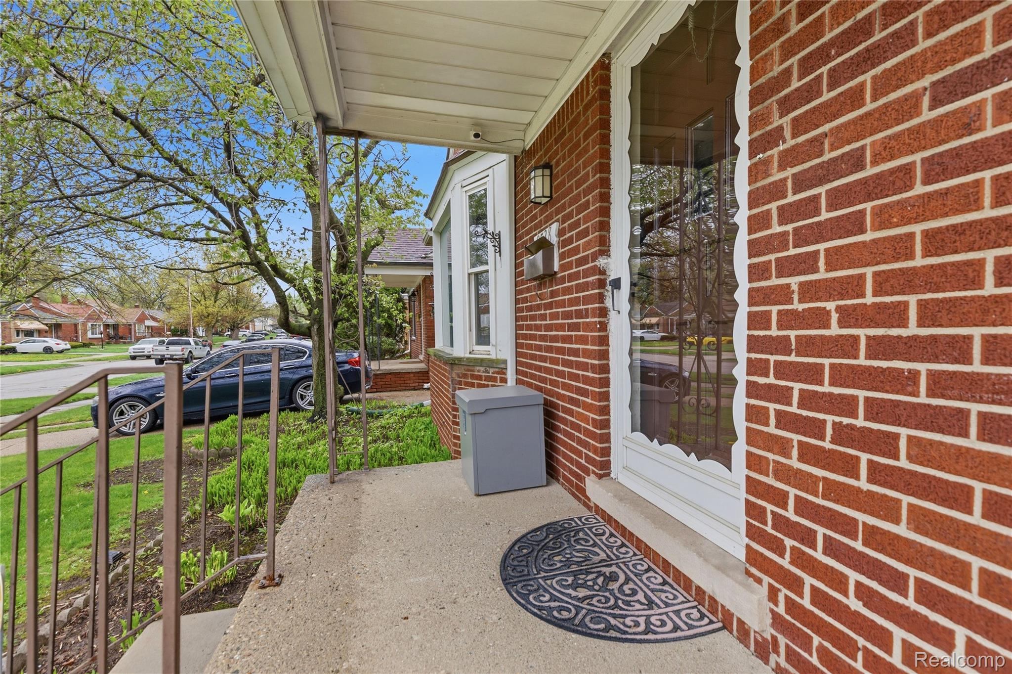 9538 Hazelton