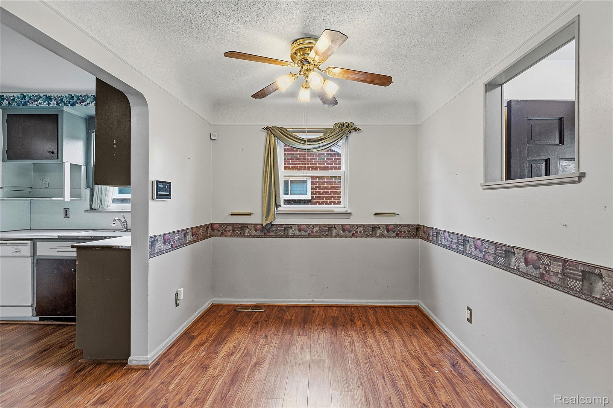 9538 Hazelton
