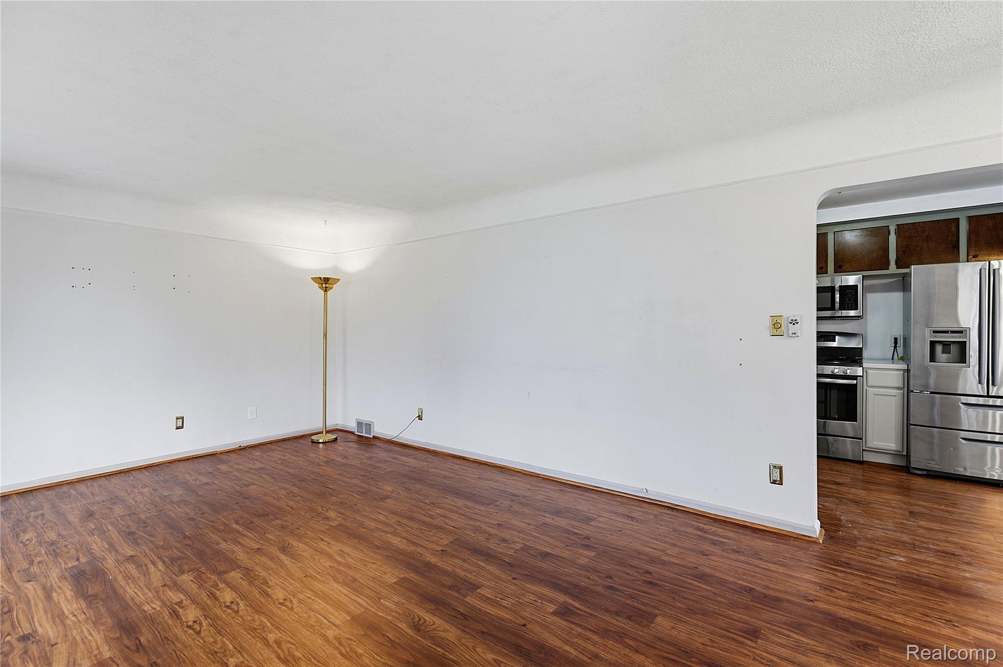 9538 Hazelton