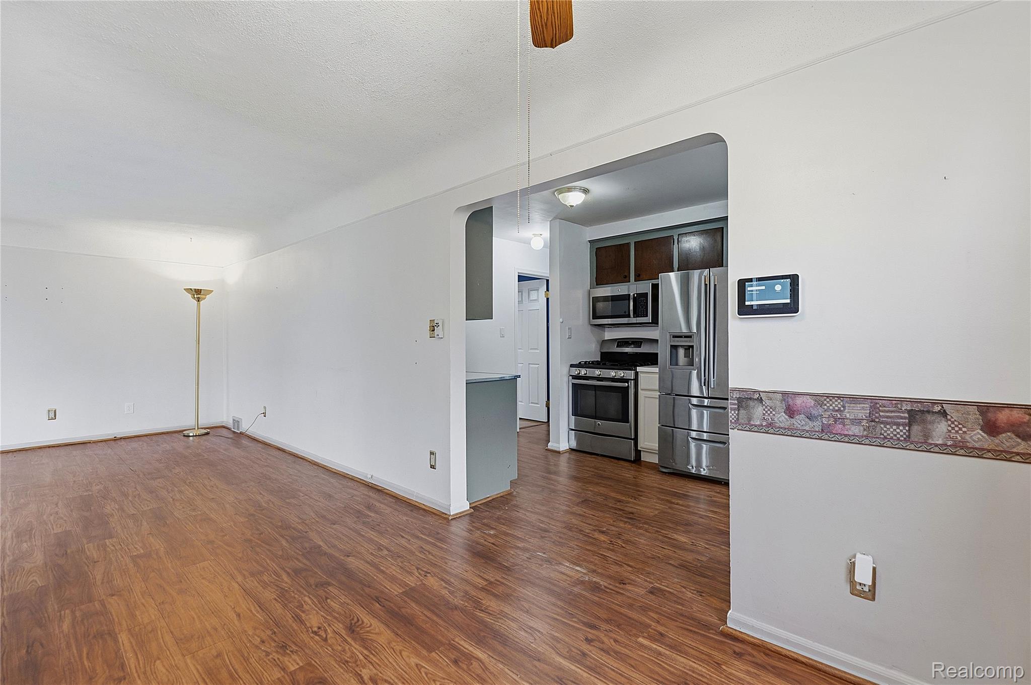 9538 Hazelton