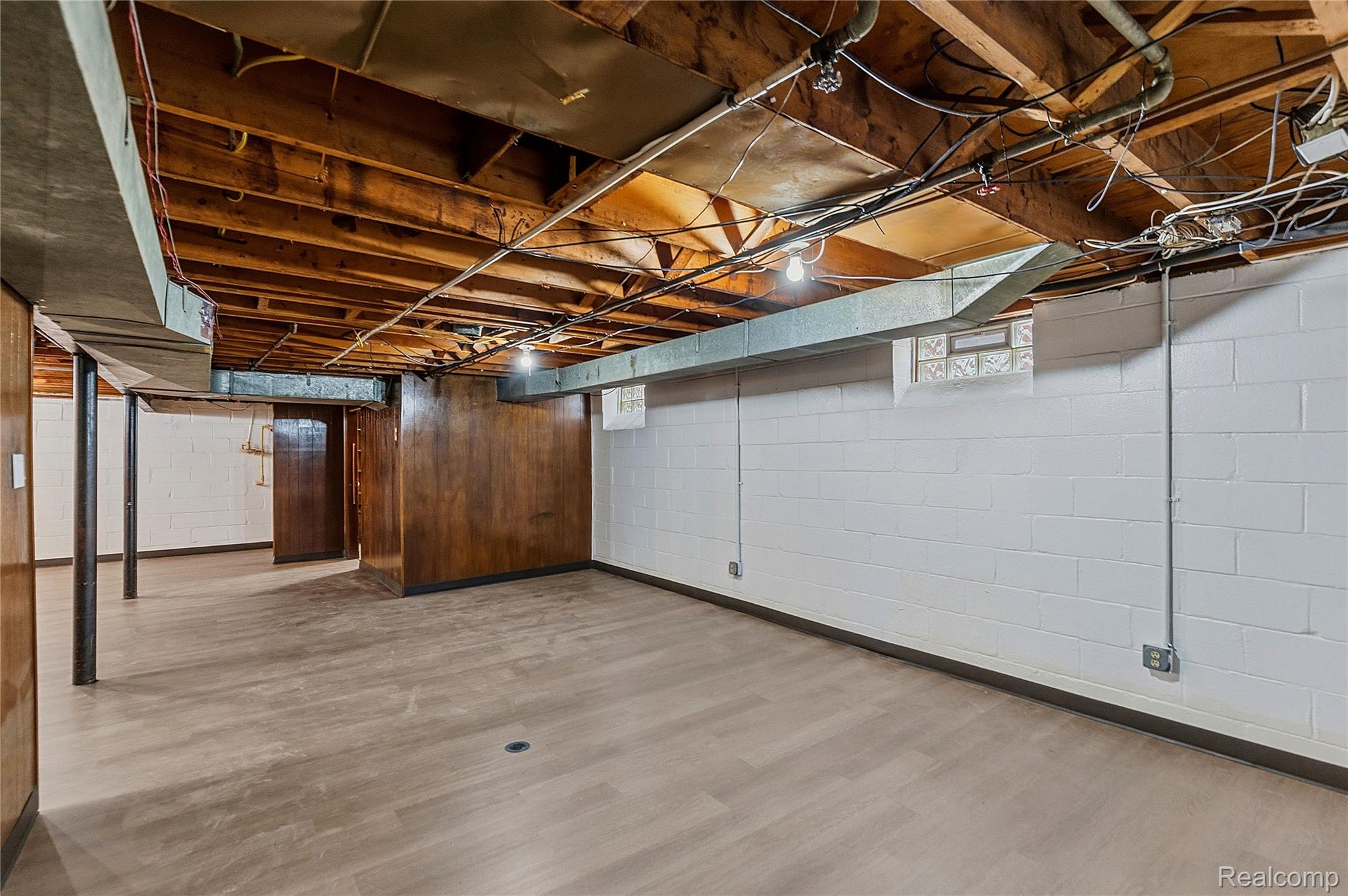 9538 Hazelton