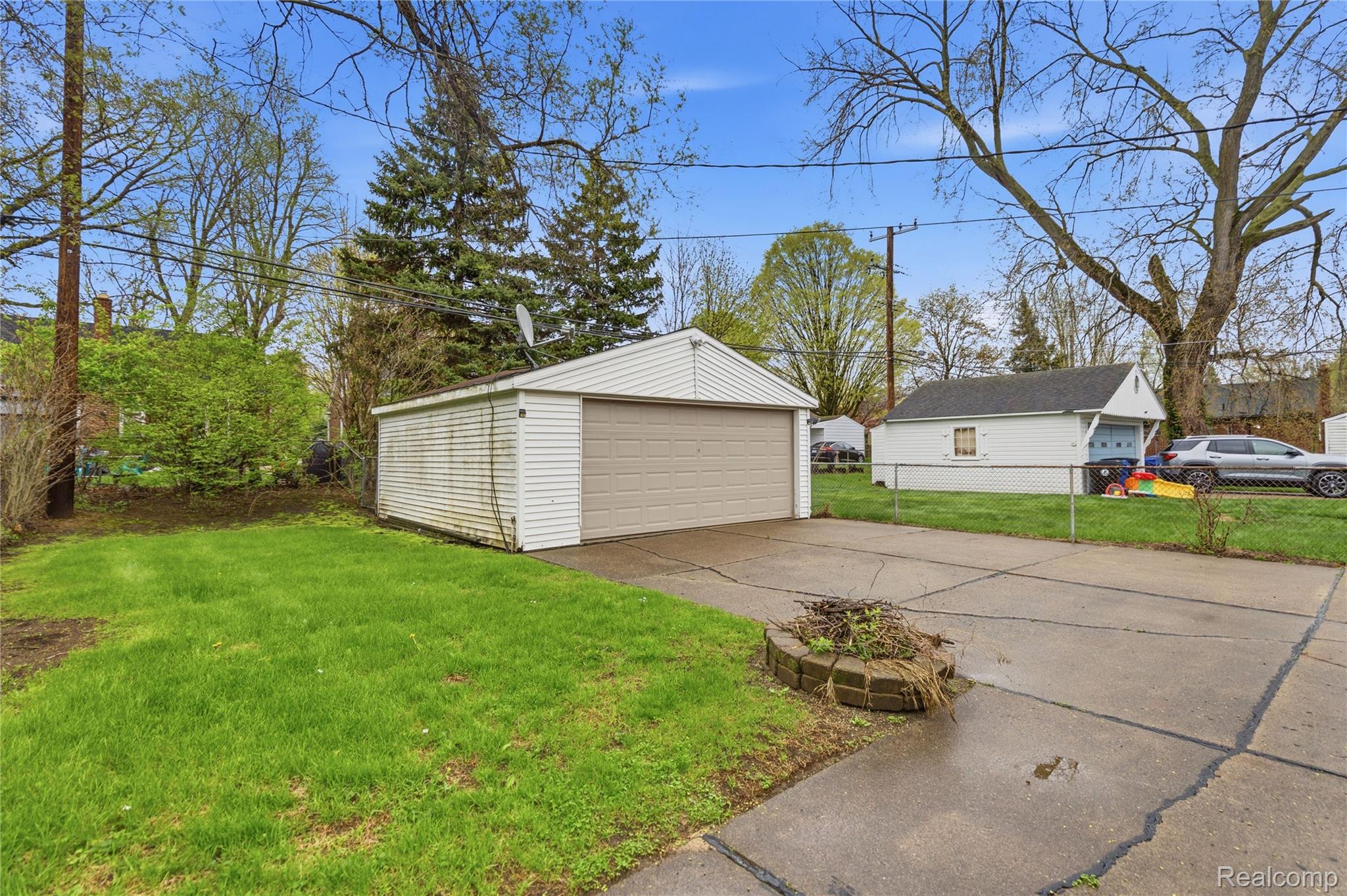 9538 Hazelton