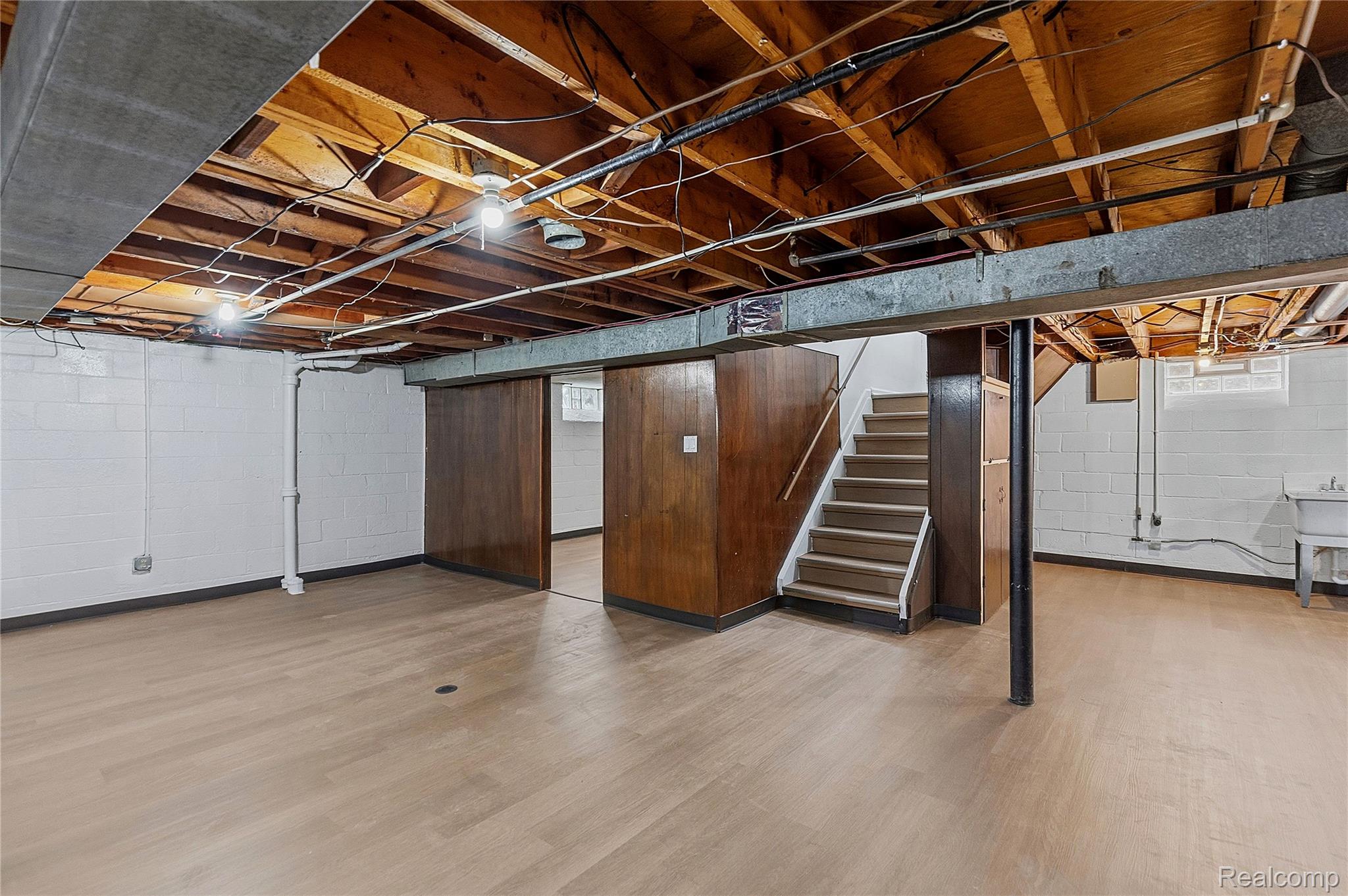 9538 Hazelton