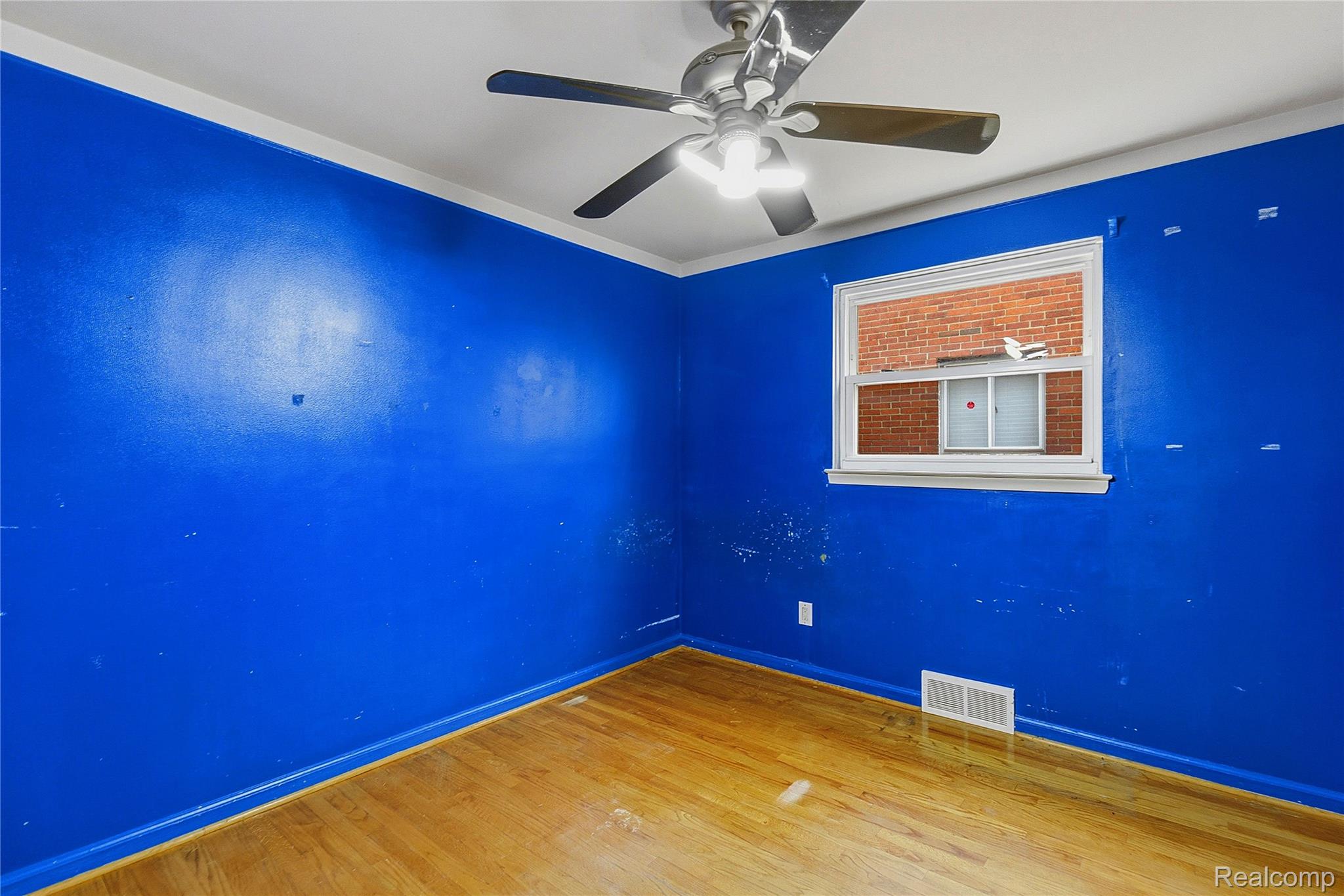 9538 Hazelton