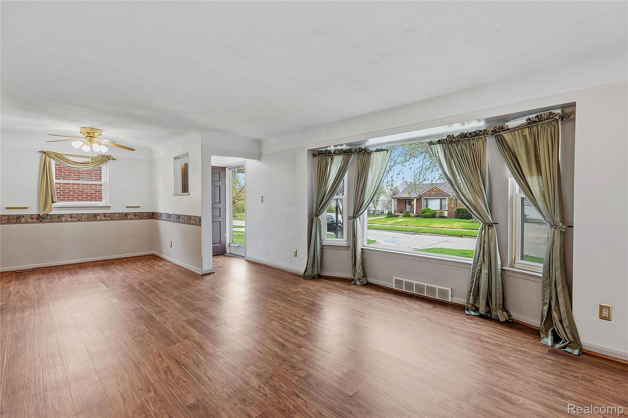 9538 Hazelton
