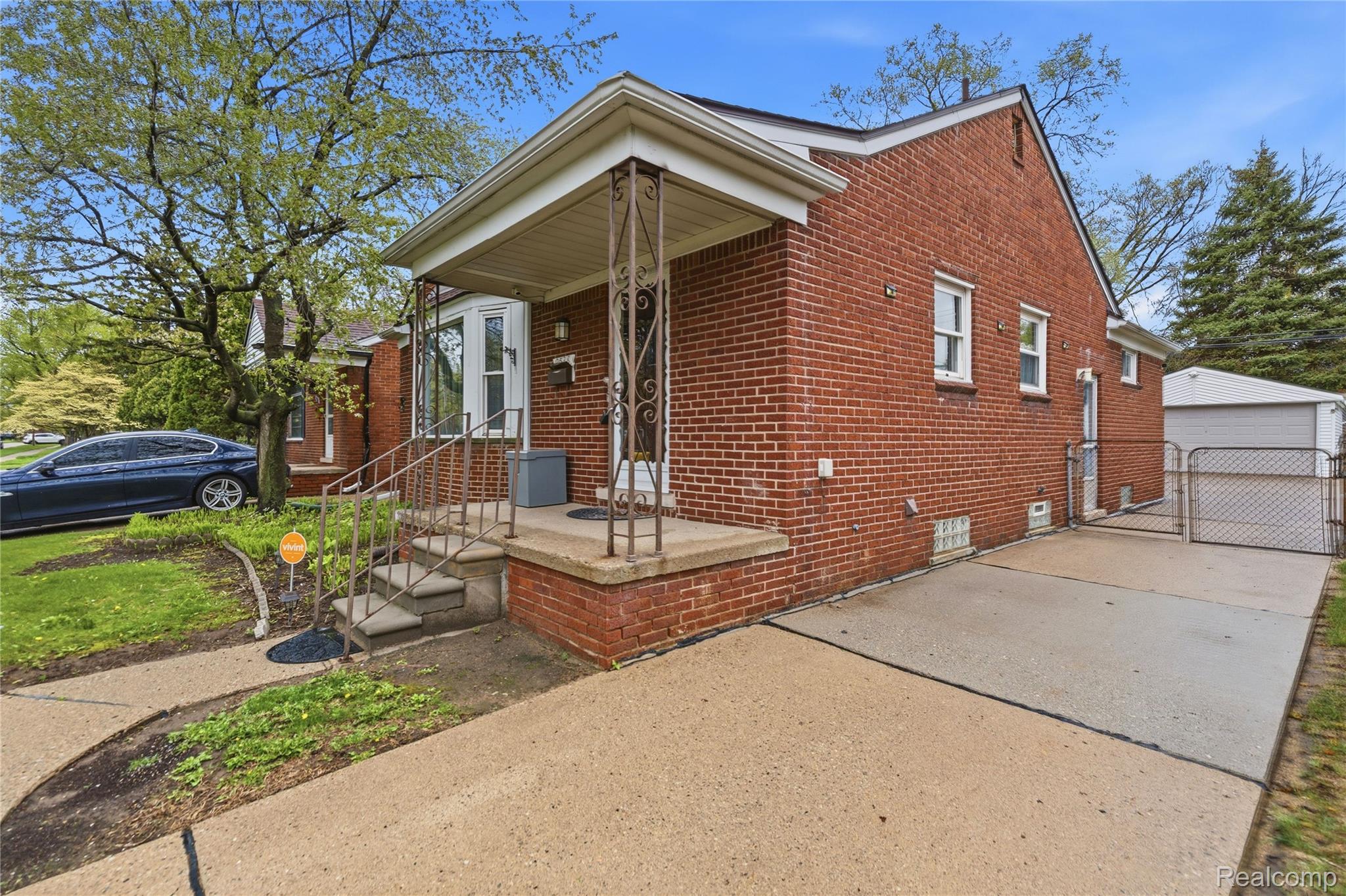9538 Hazelton