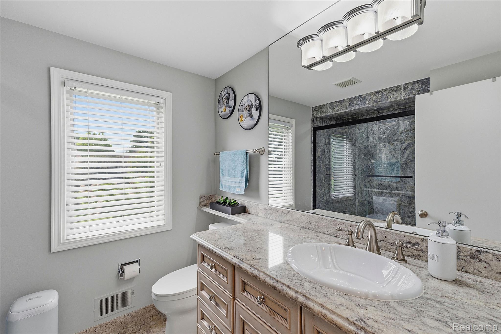 3495 Macnichol Trail