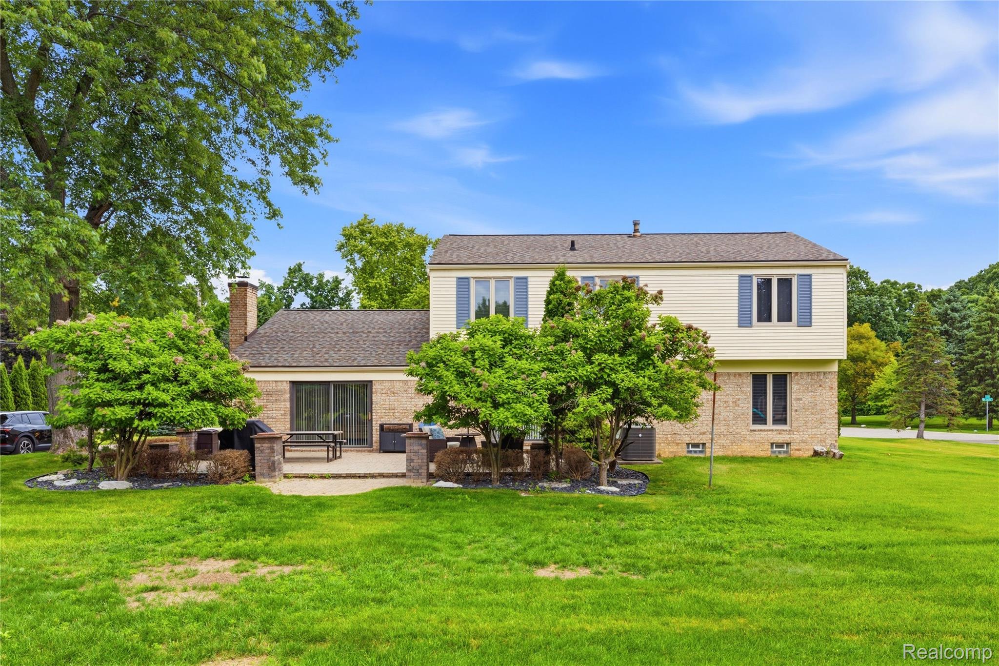 3495 Macnichol Trail