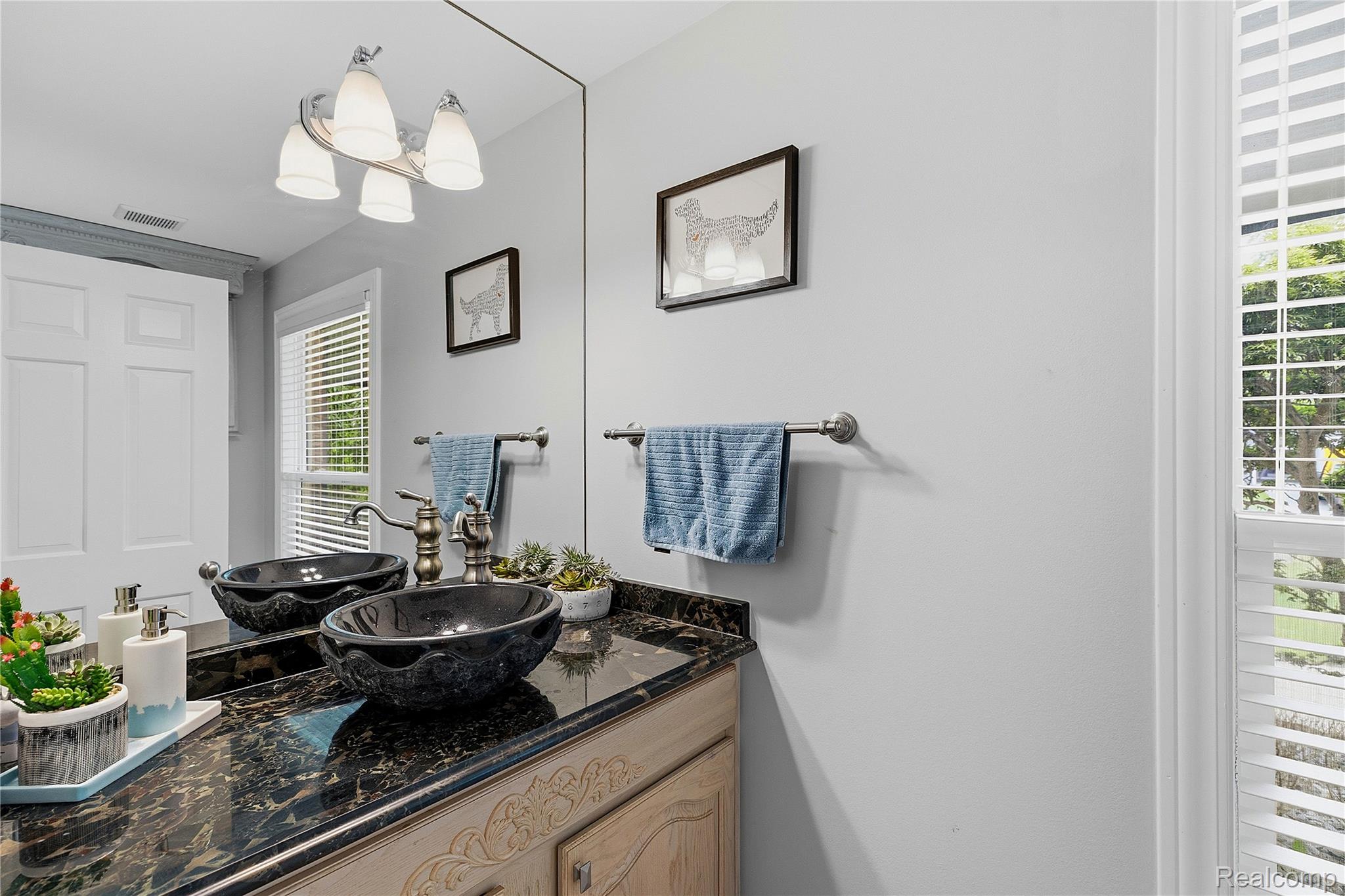 3495 Macnichol Trail
