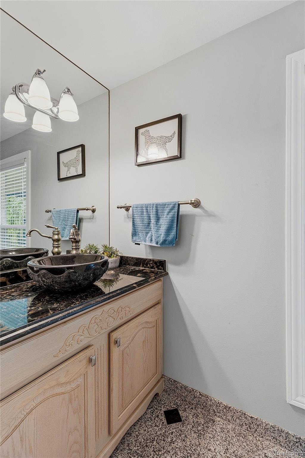 3495 Macnichol Trail