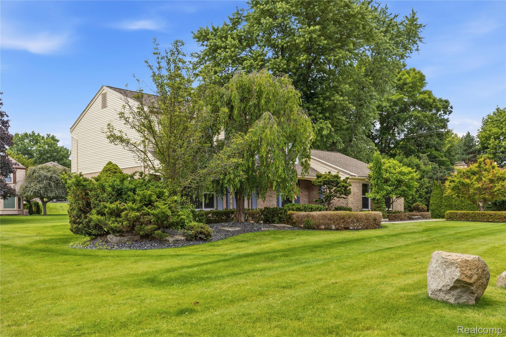 3495 Macnichol Trail