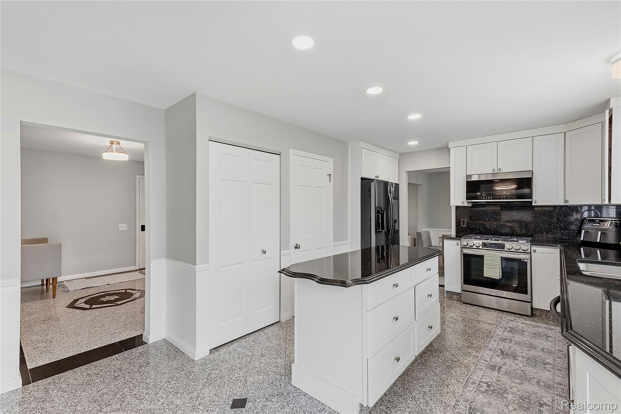 3495 Macnichol Trail
