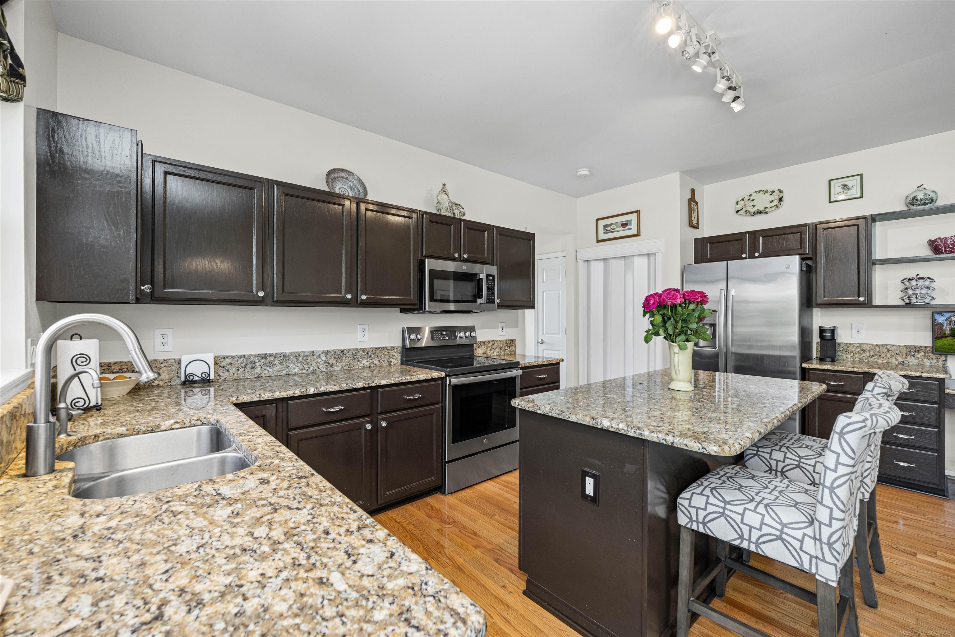 4247 Bold Meadows Street