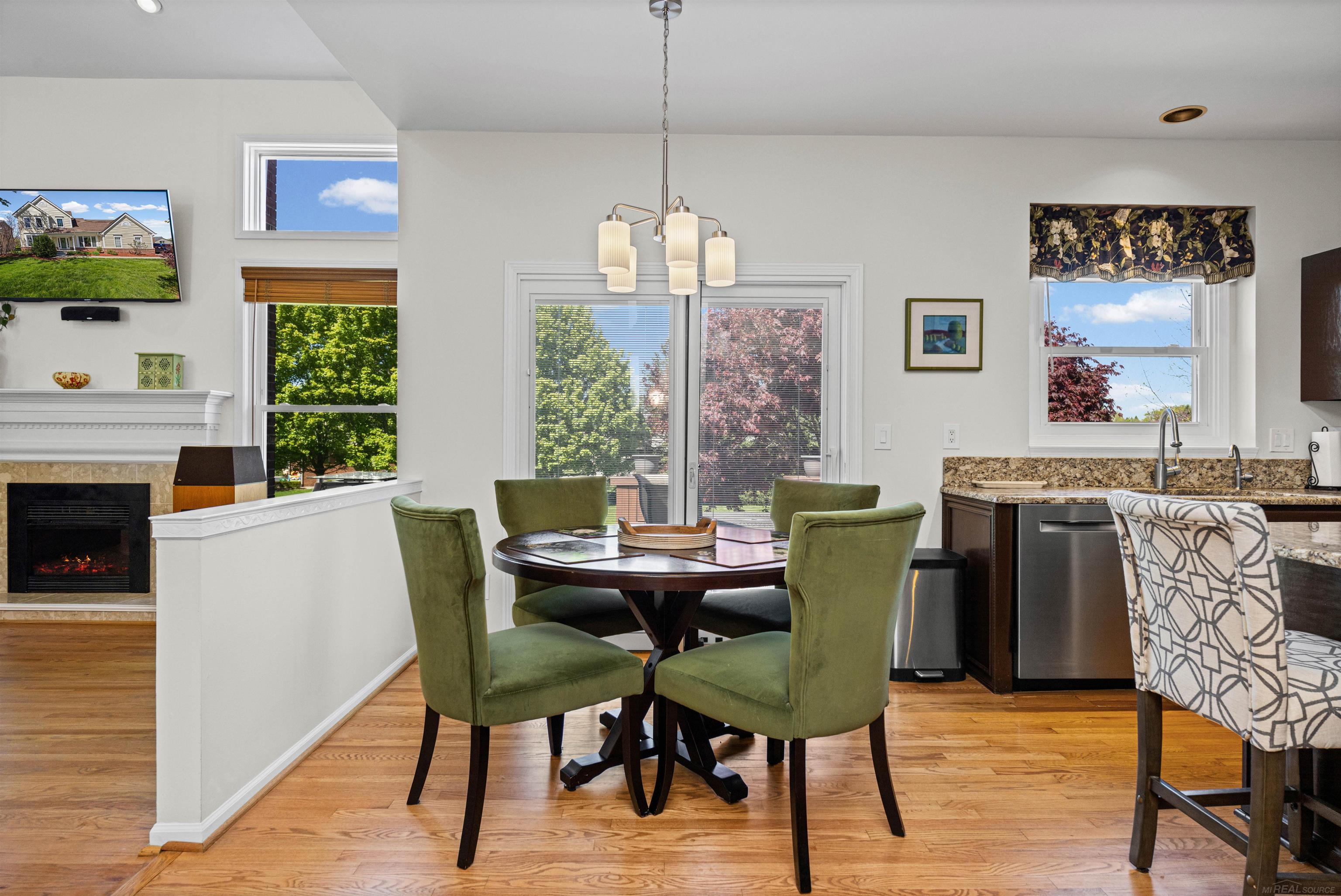 4247 Bold Meadows Street