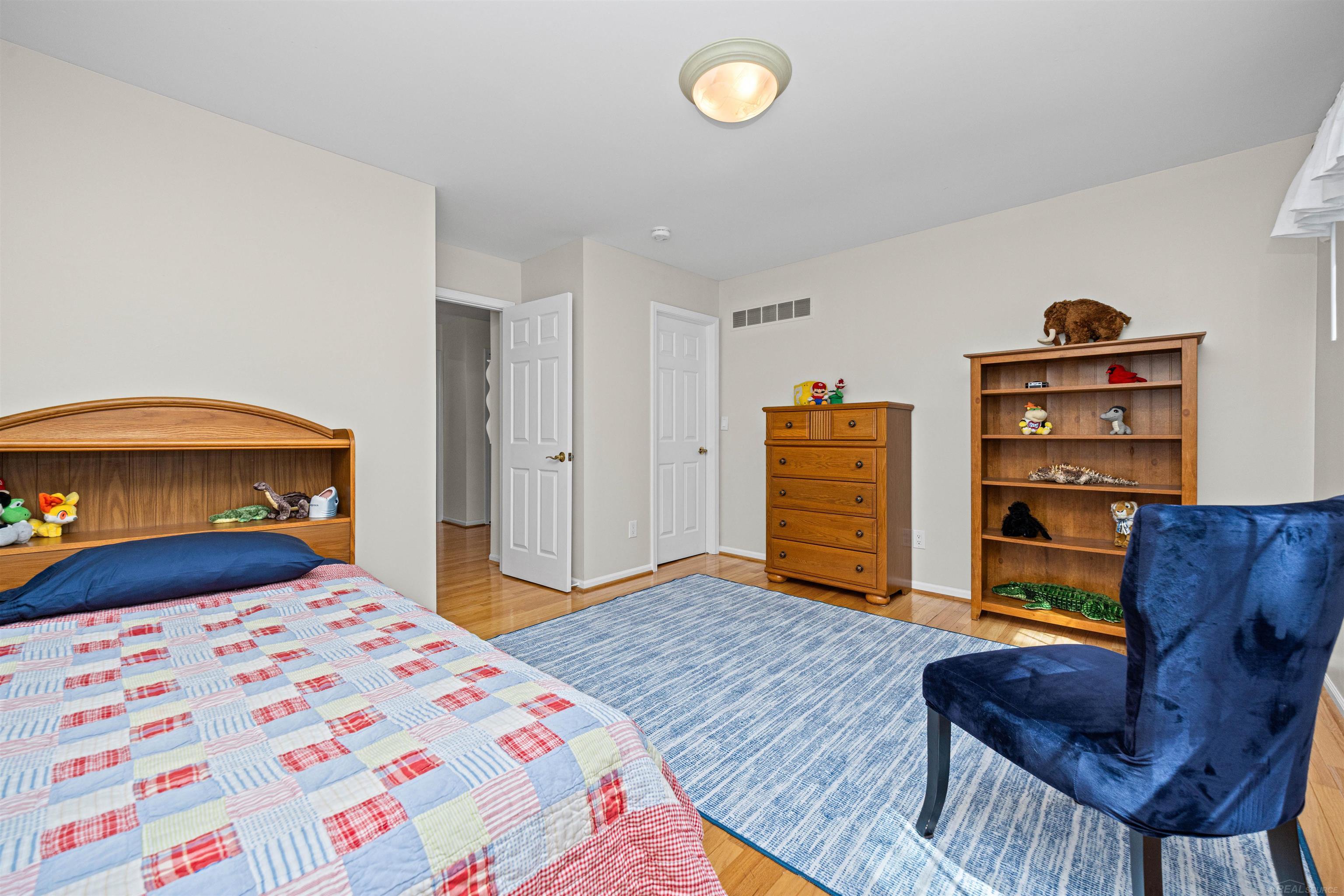 4247 Bold Meadows Street
