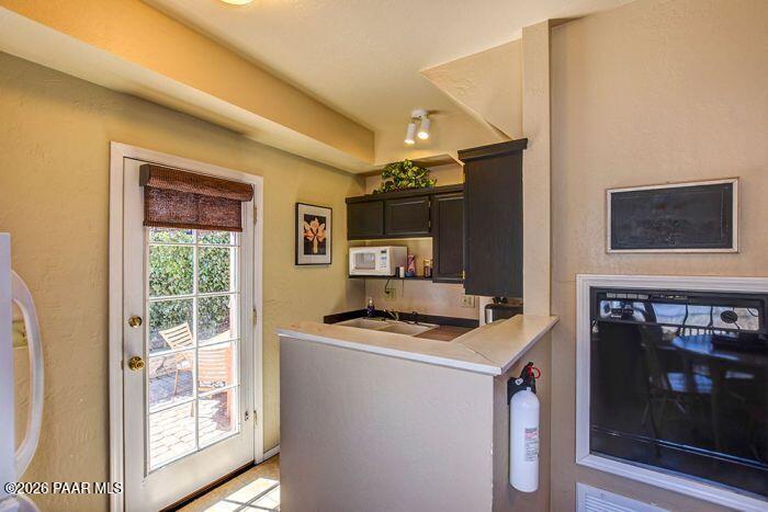 325 E Union 'The Townhouse' Street