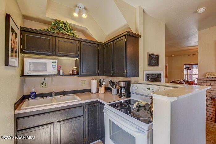 325 E Union 'The Townhouse' Street