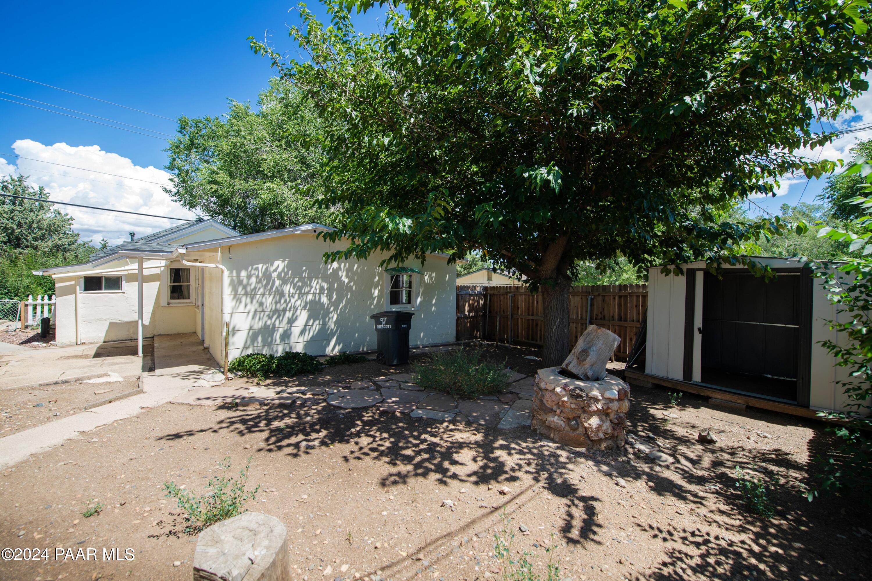 907 & 911 E Goodwin Street