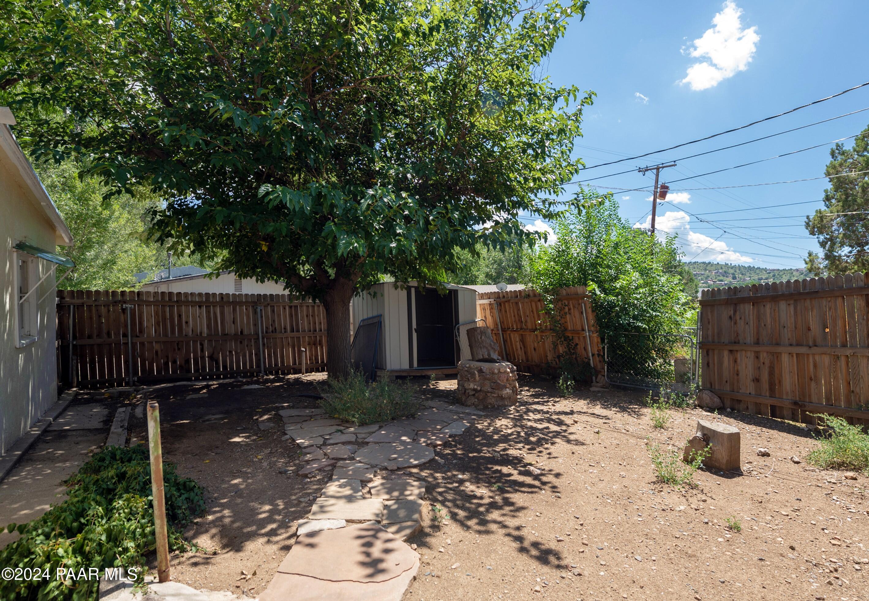 907 & 911 E Goodwin Street