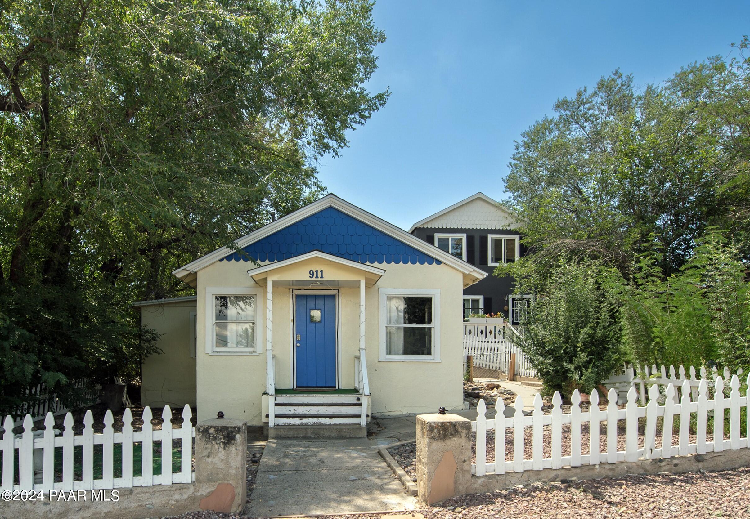 907 & 911 E Goodwin Street