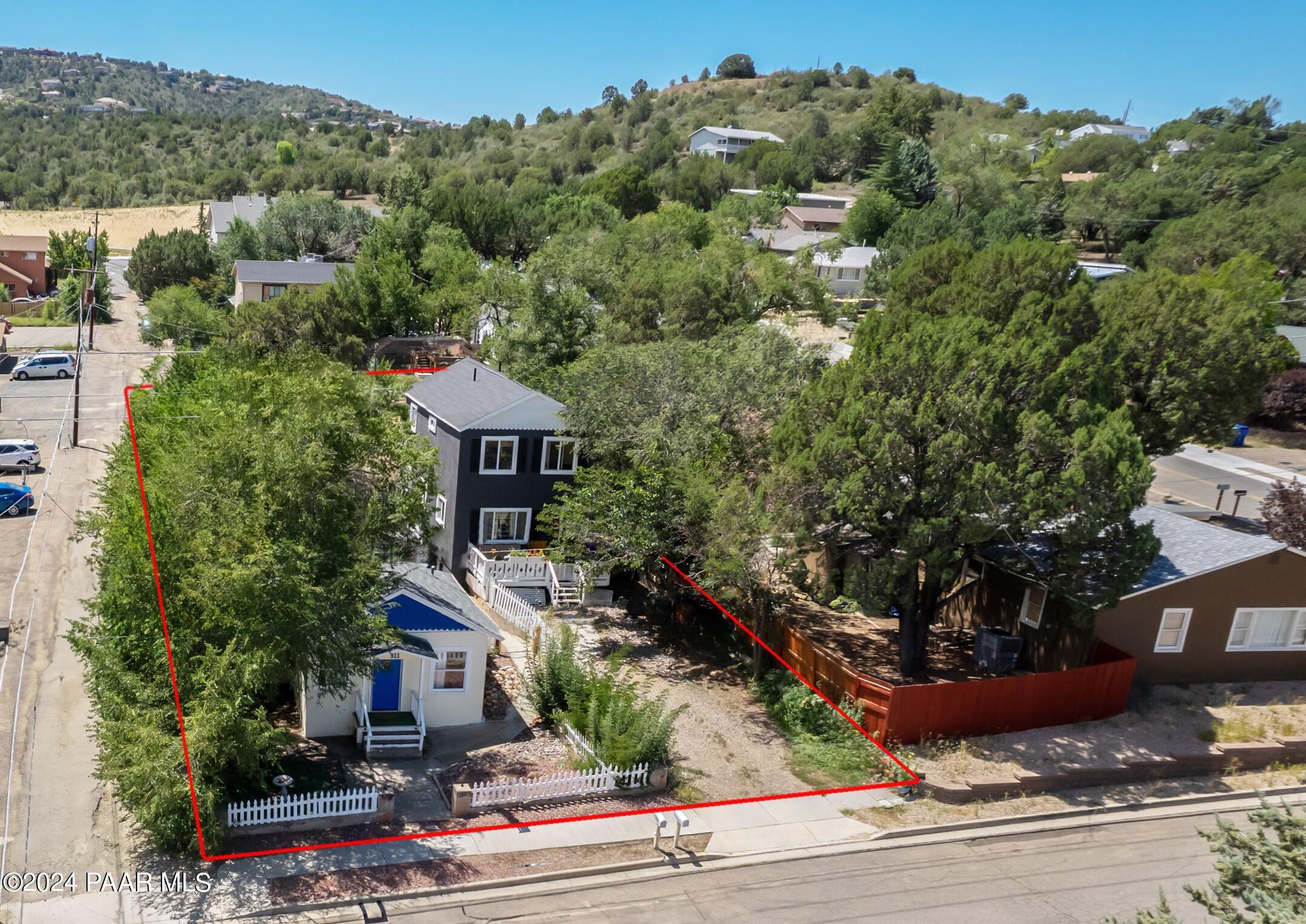 907 & 911 E Goodwin Street