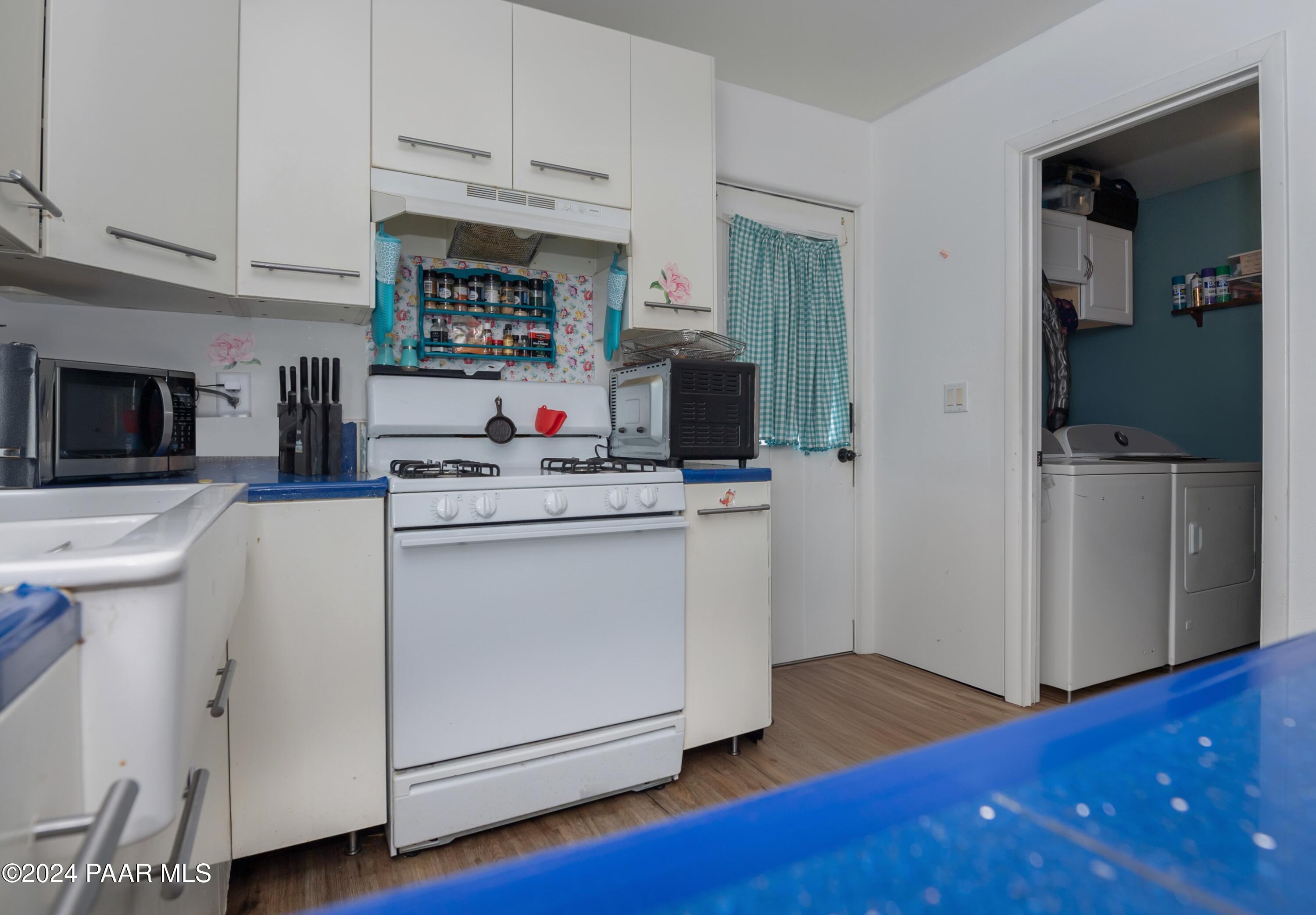 907 & 911 E Goodwin Street