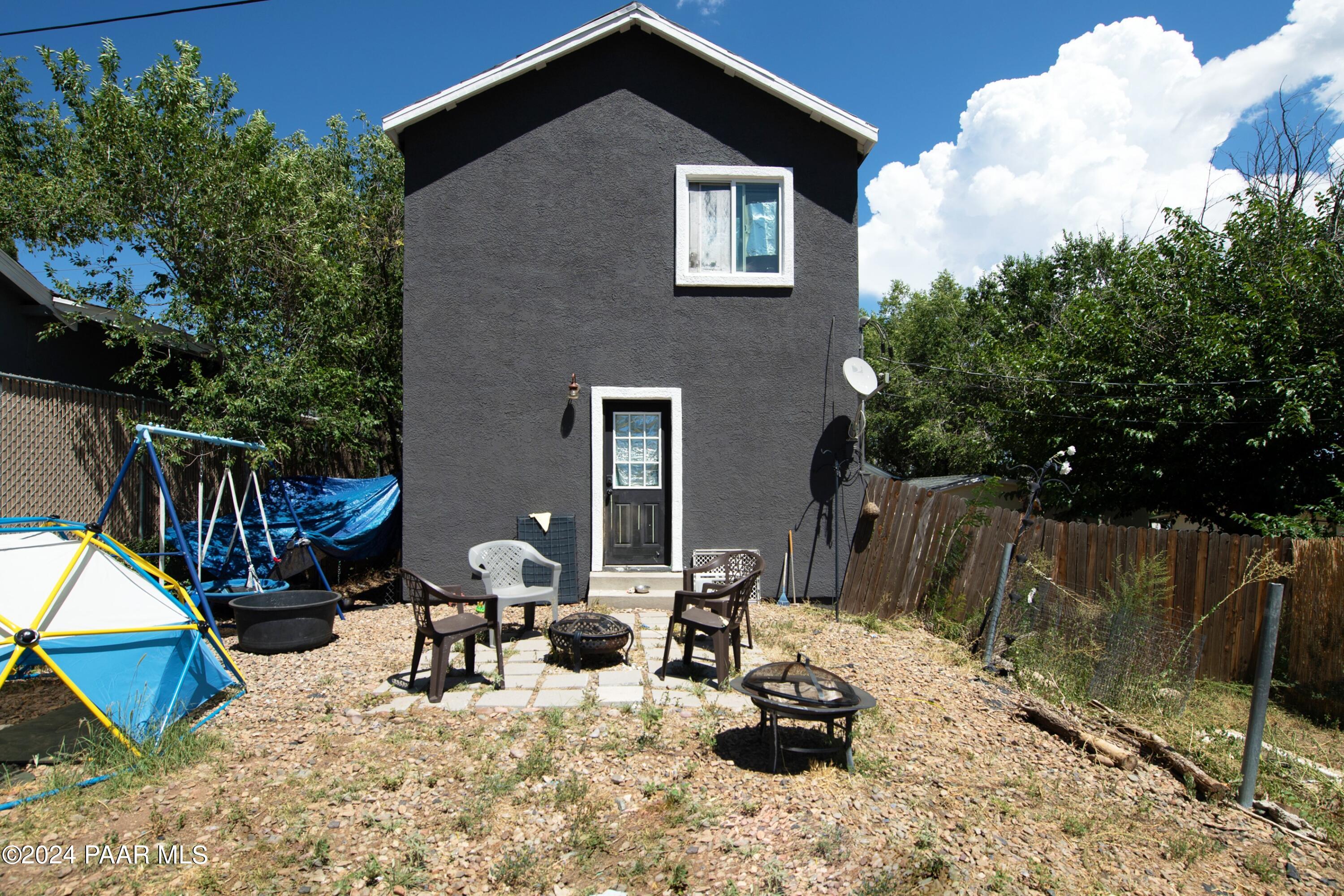 907 & 911 E Goodwin Street