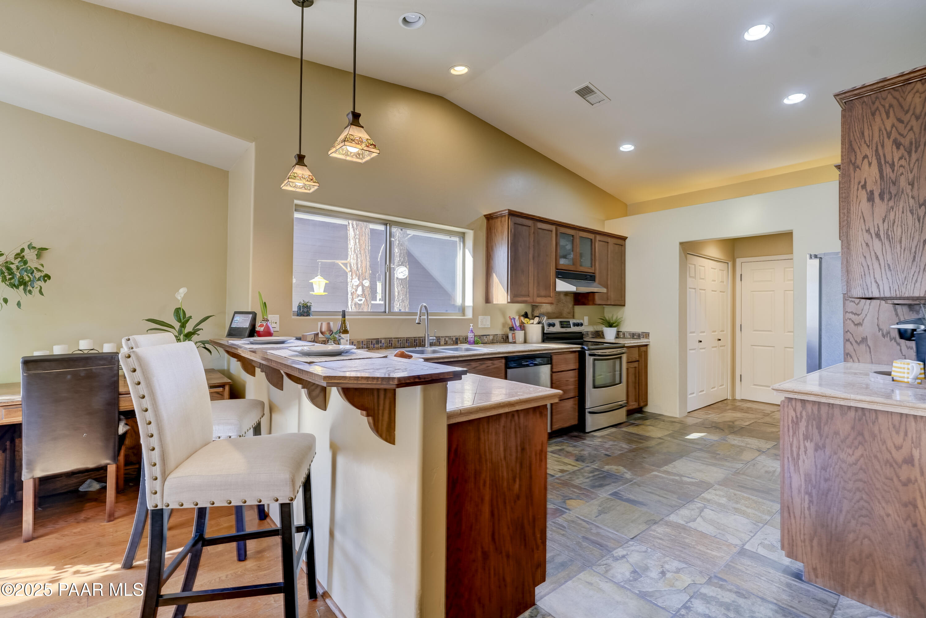 1101 S Milton Avenue